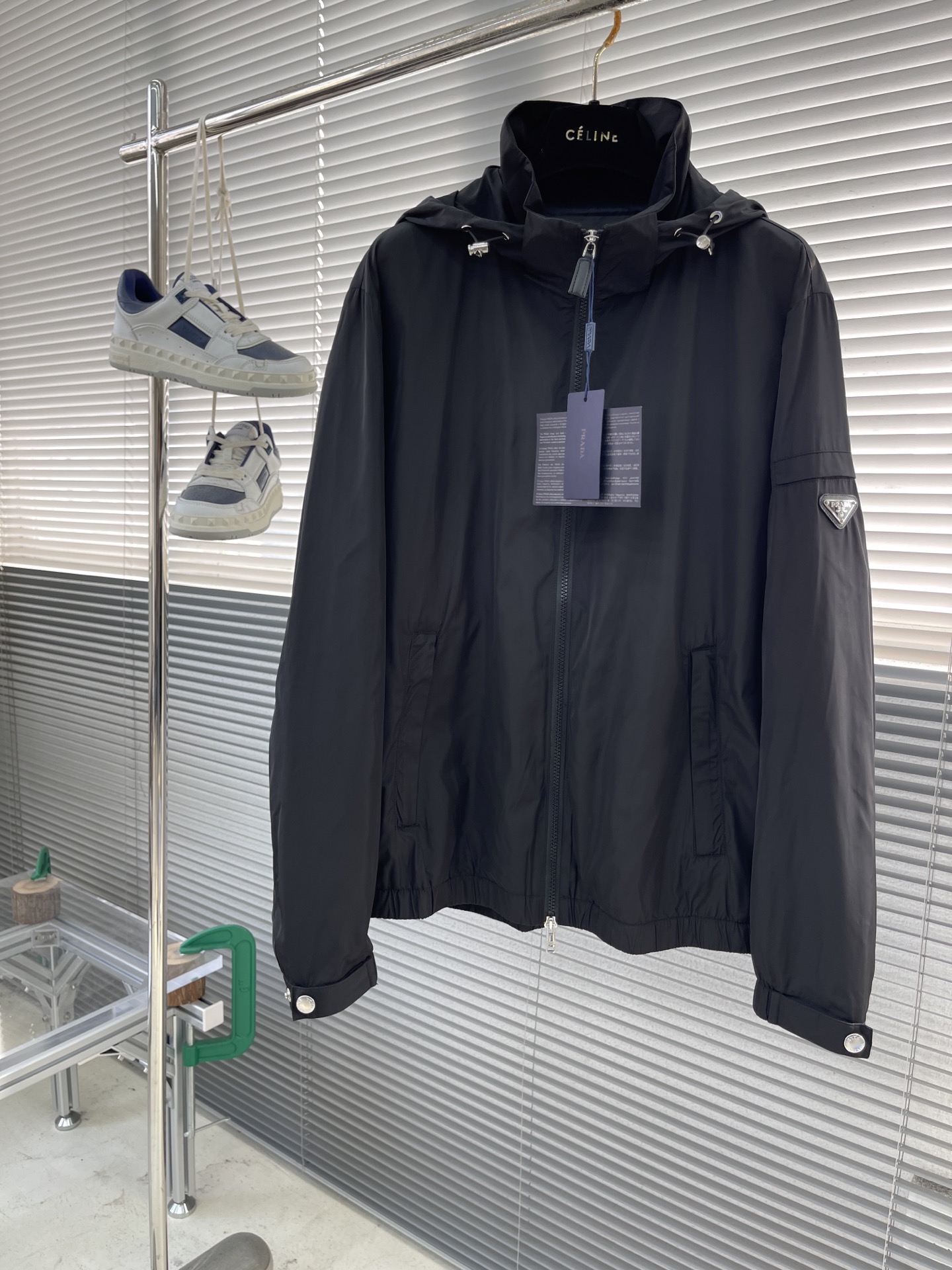 NO:125720,【Prada】Simple spring jacket jacket windbreaker noble high-level order High-standard customization High-standard upper body is very stylish Classic and versatile Customer-supplied hardware Each has a unique logo. Any QQ fashion can be matched in winter. Real top order. The style is also very good. Slim fit style. Highly recommended. 175 140 catties wear L. Maximum wear about 200 catties. It is recommended to report height and weight code. M-3XL.,,prada, jackets & coats, jackets & coats,alexander wang19860909【 普拉达】春季简约 外套 夹克 风衣 贵族高级别要求订单 高标准定制　上身非常有型 经典百搭 客供五金 每颗都有独特logo 冬季任qq何时装都可以搭配　真正的顶级订单 版型上也是非常的好 修身版型 强烈推荐.175 140斤穿L 最大穿200斤左右 .建 议报身高体重配码 .M-3XL.,,prada,jackets & coats,jackets & coats,alexander wang,Men's clothing