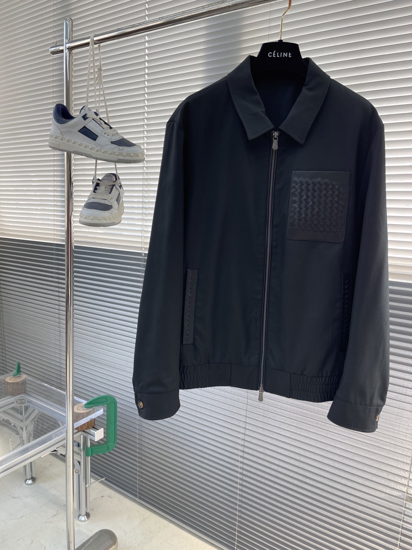 NO:125729,【BV】Spring simple jacket, jacket, windbreaker, noble high-level order, high-standard customization, high-standard customization, very stylish, classic and versatile, customer-supplied hardware, each has a unique logo, any qq fashion can be matched in winter, a true top order, the style is also very good, slim fit style, highly recommended. 175 140 catties wear L, maximum wear about 200 catties. It is recommended to report height and weight code. M-3XL.,,bottega veneta, jackets & coats, jackets & coats, alexander wang19860909【 BV】春季简约 外套 夹克 风衣 贵族高级别要求订单 高标准定制　上身非常有型 经典百搭 客供五金 每颗都有独特logo 冬季任qq何时装都可以搭配　真正的顶级订单 版型上也是非常的好 修身版型 强烈推荐.175 140斤穿L 最大穿200斤左右 .建 议报身高体重配码 .M-3XL.,,bottega veneta,jackets & coats,jackets & coats,alexander wang,Men's clothing