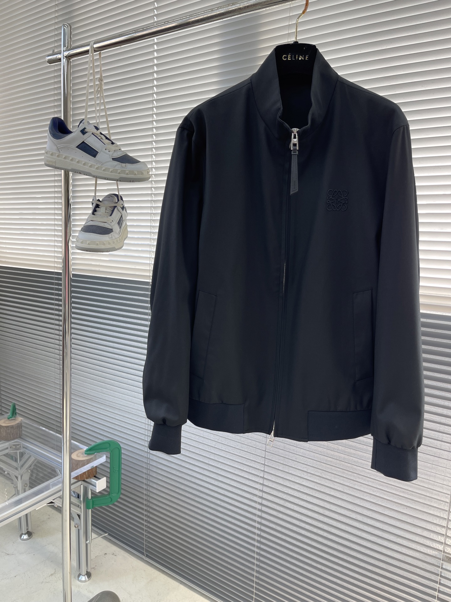 NO:125732,【Luo Yiwei】Simple spring jacket jacket windbreaker noble high-level order High-standard customization High-standard upper body is very stylish Classic and versatile Customer-supplied hardware Each has a unique logo. Any QQ fashion can be matched in winter. Real top order. The style is also very good. Slim fit style. Highly recommended. 175 140 catties wear L. Maximum wear about 200 catties. It is recommended to report height and weight code. M-3XL.,,loewe, jackets & coats, jackets & coats, alexander wang19860909【 罗意威】春季简约 外套 夹克 风衣 贵族高级别要求订单 高标准定制　上身非常有型 经典百搭 客供五金 每颗都有独特logo 冬季任qq何时装都可以搭配　真正的顶级订单 版型上也是非常的好 修身版型 强烈推荐.175 140斤穿L 最大穿200斤左右 .建 议报身高体重配码 .M-3XL.,,loewe,jackets & coats,jackets & coats,alexander wang,Men's clothing