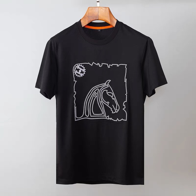 NO:125744,.【Hermes】 Fashionable and simple short-sleeved T-shirt is famous for its simple and delicate design and high-quality details, perfectly cut, and the latest British hanging dot and thread technology after the label is more perfect, the materials are meticulous, suitable for any occasion, excellent feel, comfortable and breathable! It is the choice of men who focus on practicality and quality. The original quality is synchronized by the official website [strong]. The new model is available for sale immediately, and there are large products [handshake] 174 140 catties wearing L size, and you can wear up to 200 catties! M-4XL., hermes, T-shirt,tees, t-shirt,alexander wang19860909.【 爱马仕】 时尚简约 短袖T恤 简洁细腻的设计和高质细节而闻名,裁剪完美,后标最新英国吊点线技术,更加完美,用料一丝不苟,适合任何场合, 手感极佳 舒服又透气! 是注重实用和品质的男士的选择.原單品質 官網同步[强].新款上市 即转即卖 有大货[握手] 174 140斤穿L码 最大可以穿200斤！M-4XL.,,hermes,T-shirt,tees，t-shirt,alexander wang,Men's clothing
