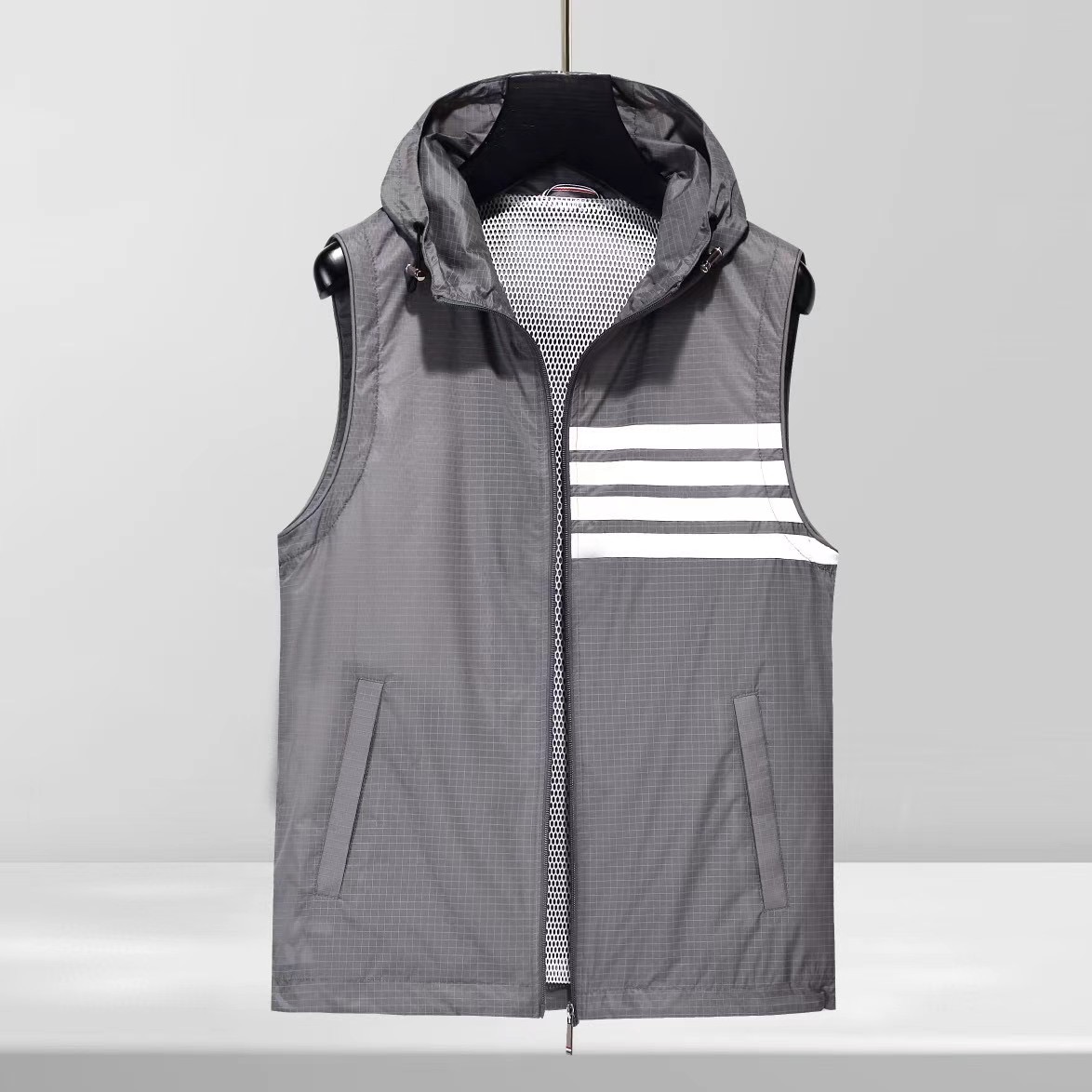 NO:125759,【TB】Spring simple. Vest, jacket, windbreaker, noble high-level order, high-standard customization, very stylish, classic and versatile, customer-supplied hardware, each with a unique logo, any fashion can be matched in winter, a true top order, the style is also very good, slim fit, highly recommended. 175 140 catties wear L, maximum wear about 190 catties. It is recommended to report height and weight code. M-3XL.,, jackets & coats, alexander wang19860909【 TB】春季简约.马甲 夹克 风衣贵族高级别要求订单 高标准定制　上身非常有型 经典百搭 客供五金 每颗都有独特logo 冬季任何时装都可以搭配　真正的顶级订单 版型上也是非常的好 修身版型 强烈推荐.175 140斤穿L 最大穿190斤左右 .建 议报身高体重配码 .M-3XL.,,jackets & coats,alexander wang,Men's clothing