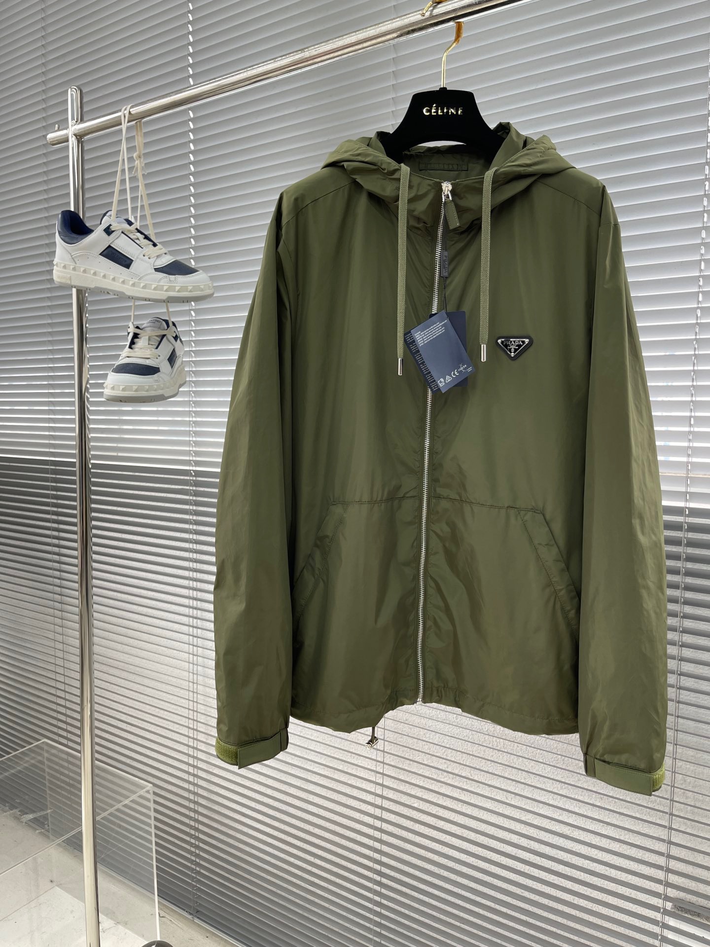 NO:130557,【Prada】Simple spring jacket, windbreaker, jacket noble high-level order, high-standard customization, very stylish, classic and versatile, customer-supplied hardware, each with a unique logo, any fashion can be matched in winter, a true top order, the style is also very good, slim fit, highly recommended. 175 140 catties wear L, maximum wear about 190 catties. It is recommended to report height and weight code. M-XXL.,,prada, jackets & coats, jackets & coats, alexander wang19860909【 普拉达】春季简约 外套 风衣 夹克贵族高级别要求订单 高标准定制　上身非常有型 经典百搭 客供五金 每颗都有独特logo 冬季任何时装都可以搭配　真正的顶级订单 版型上也是非常的好 修身版型 强烈推荐.175 140斤穿L 最大穿190斤左右 .建 议报身高体重配码 .M-XXL.,,prada,jackets & coats,jackets & coats,alexander wang,Men's clothing