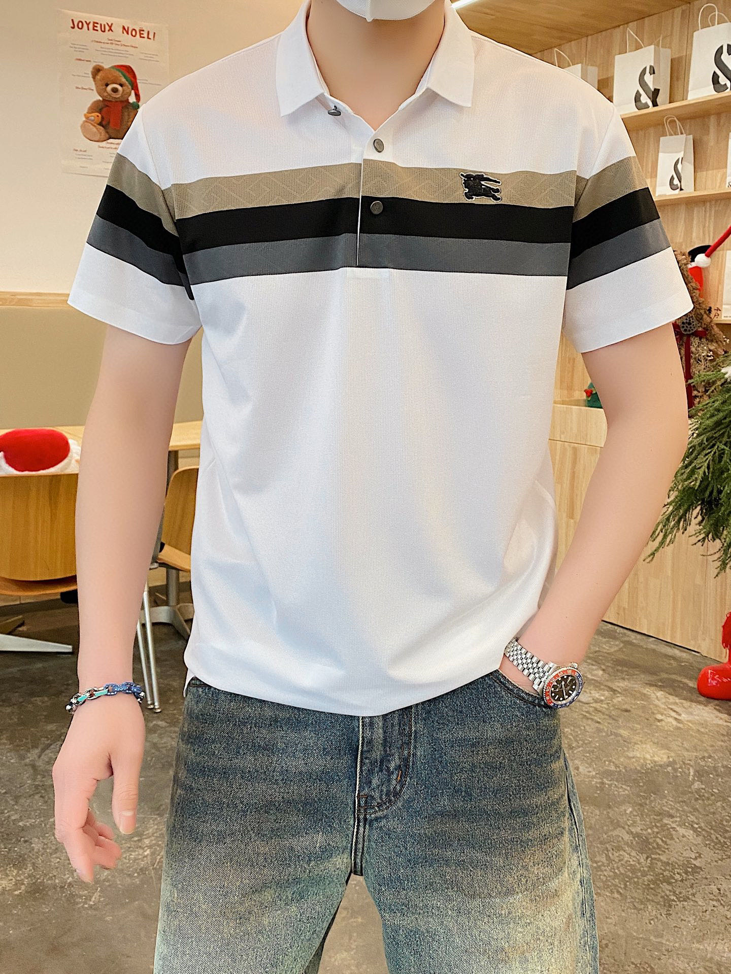 NO:472531,.【Burberry】Stylish and simple short-sleeved T-shirt is famous for its simple and delicate design and high-quality details, perfectly tailored, and the latest British hanging dot and thread technology after the label is more perfect, the materials are meticulous, suitable for any occasion, excellent feel, comfortable and breathable! It is the choice of men who focus on practicality and quality. The original quality is synchronized by the official website [strong]. The new model is available for sale immediately, and there are large products [handshake] 174 catties wear L size, and the maximum can be worn 190 catties! M-3XL., burberry, T-shirt, tees, t-shirt, alexander wang19860909.【 巴宝莉】 时尚简约 短袖T恤 简洁细腻的设计和高质细节而闻名,裁剪完美,后标最新英国吊点线技术,更加完美,用料一丝不苟,适合任何场合, 手感极佳 舒服又透气! 是注重实用和品质的男士的选择.原單品質 官網同步[强].新款上市 即转即卖 有大货[握手] 174 斤穿L码 最大可以穿190斤！M-3XL.,,burberry,T-shirt,tees，t-shirt,alexander wang,Men's clothing