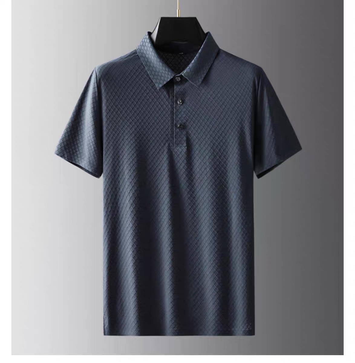 NO:132086,.【LV】 Fashionable and simple short-sleeved T-shirt is famous for its simple and delicate design and high-quality details, perfectly cut, and the latest British hanging dot and thread technology after the label is more perfect, the materials are meticulous, suitable for any occasion, excellent feel, comfortable and breathable! It is the choice of men who focus on practicality and quality. The original quality is synchronized by the official website [strong]. The new model is available for sale immediately, and there are large products [handshake] 174 140 catties wearing L size, and you can wear up to 200 catties! M-4XL., louis vuitton,T-shirt,tees,t-shirt,alexander wang19860909.【 LV】 时尚简约 短袖T恤 简洁细腻的设计和高质细节而闻名,裁剪完美,后标最新英国吊点线技术,更加完美,用料一丝不苟,适合任何场合, 手感极佳 舒服又透气! 是注重实用和品质的男士的选择.原單品質 官網同步[强].新款上市 即转即卖 有大货[握手] 174 140斤穿L码 最大可以穿200斤！M-4XL.,,louis vuitton,T-shirt,tees，t-shirt,alexander wang,Men's clothing