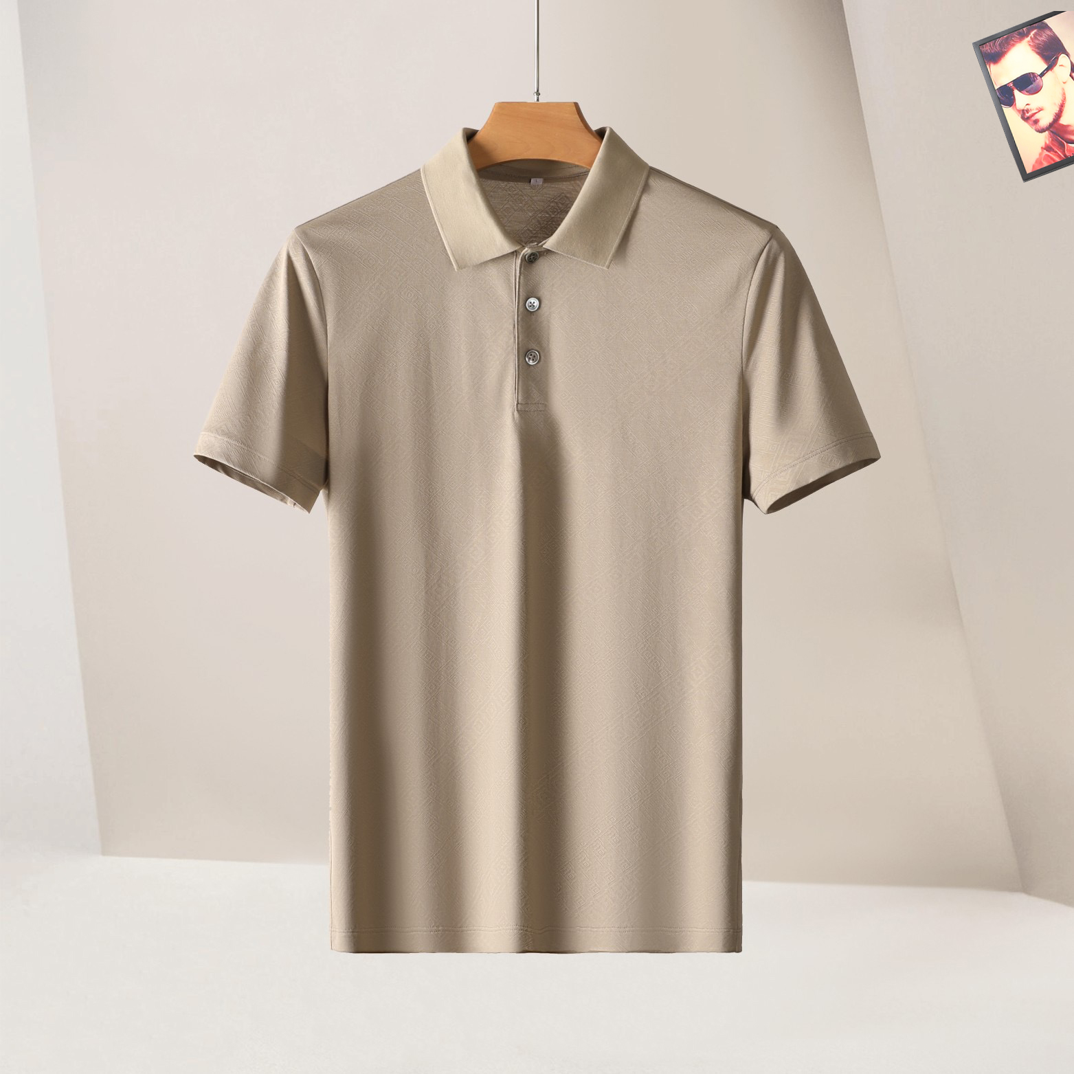 NO:132092,.【Versey】Stylish and simple short-sleeved T-shirt is famous for its simple and delicate design and high-quality details, perfectly cut, and the latest British hanging dot and thread technology after the label is more perfect, the materials are meticulous, suitable for any occasion, excellent feel, comfortable and breathable! It is the choice of men who focus on practicality and quality. The original quality is synchronized by the official website [strong]. The new model is available for sale immediately, and there are large products [handshake] 174 140 catties wearing L size, and you can wear up to 200 catties! M-4XL., versace, T-shirt,tees, t-shirt,alexander wang19860909.【 范思哲】 时尚简约 短袖T恤 简洁细腻的设计和高质细节而闻名,裁剪完美,后标最新英国吊点线技术,更加完美,用料一丝不苟,适合任何场合, 手感极佳 舒服又透气! 是注重实用和品质的男士的选择.原單品質 官網同步[强].新款上市 即转即卖 有大货[握手] 174 140斤穿L码 最大可以穿200斤！M-4XL.,,versace,T-shirt,tees，t-shirt,alexander wang,Men's clothing