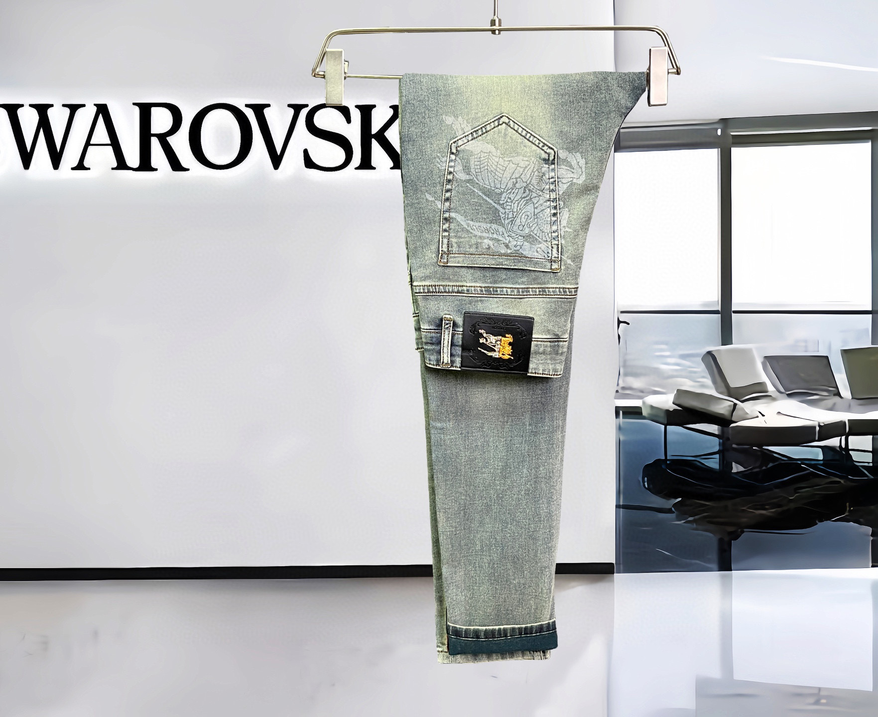 NO:128796,[Burberry] Simple and fashionable. The spring and summer jeans are very comfortable to wear, low-key and luxurious. They are very classy when worn. There is no need to say much about the style and cutting of the pants. The upper body is exquisite and vivid. The truly first-class and top-quality material. The real palace-grade casual pants are made of Turkish cotton and produce the most famous tannin cloth. The quality is excellent, and the pants are soft after heavy washing!  Straight-footed style, not picky, the upper body is absolutely stylish, the waist is inlaid with silver jewelry, extremely luxurious. 29-38., burberry, jeans, alexander wang19860909【 巴宝莉】简约时尚 春夏牛仔裤身穿着非常舒适 低调不失奢华 穿出去非常有档次,裤型款式和裁剪亦无需多言 上身精致跃然.真正一等一顶级质料 真正殿堂级的休闲裤,选用土耳其的棉花 生产出最有名的单宁布 品质卓然,经过重水洗使得裤子很柔软！直脚的版型 不挑人 上身绝对的有型 裤腰镶嵌银饰达人设计 极度奢华.29-38.,,burberry,jeans,alexander wang,Men's clothing