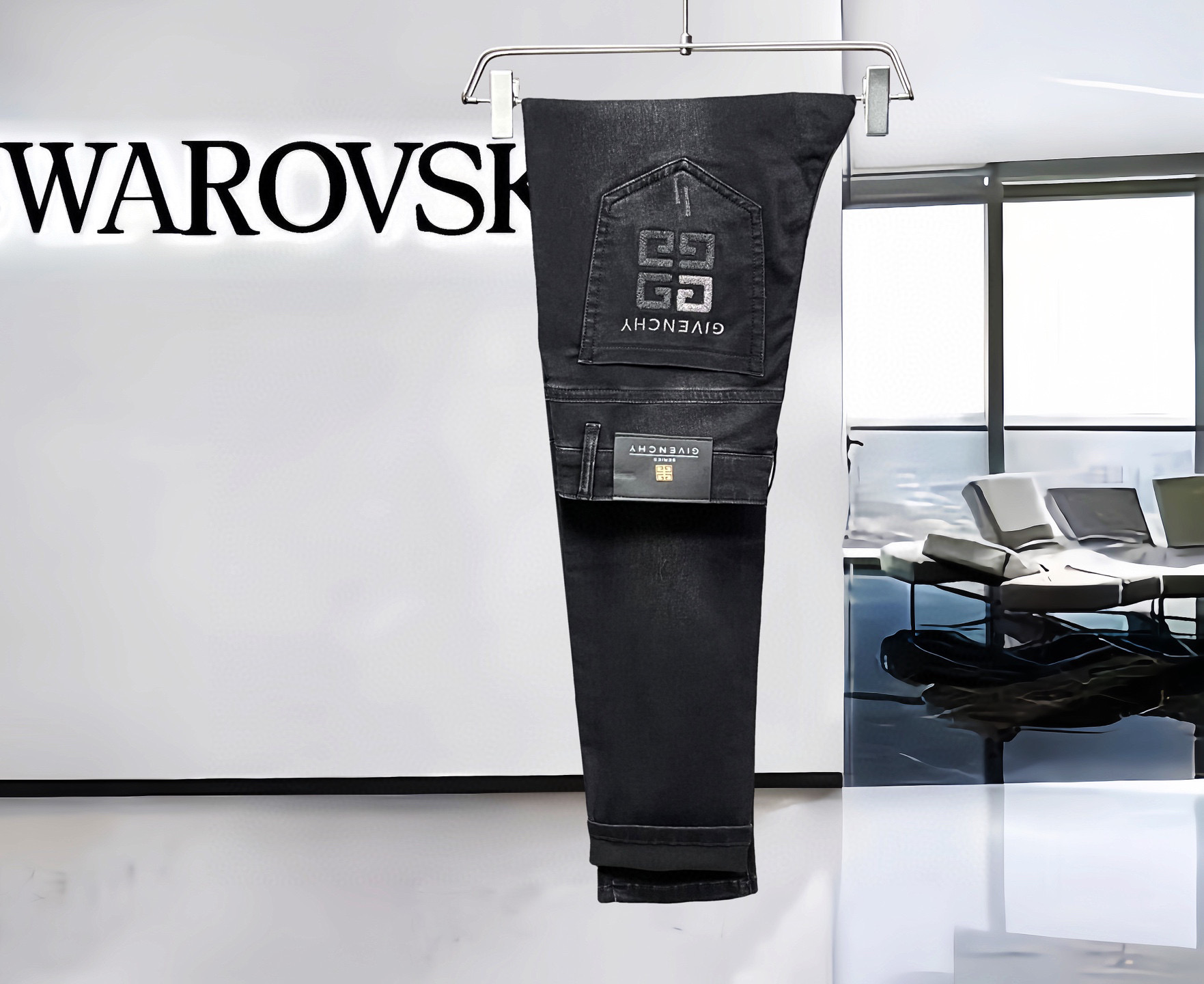 NO:128783,[Givenchy] Simple and fashionable. The spring and summer jeans are very comfortable to wear, low-key and luxurious. They are very classy when worn. There is no need to say much about the style and cutting of the pants. The upper body is exquisite and vivid. The truly first-class quality is the true palace-grade casual pants, which are made of Turkish cotton, produce the most famous tannin cloth. The quality is excellent, and the pants are soft after heavy washing!  Straight-footed style, not picky, the upper body is absolutely stylish, the waist is inlaid with silver jewelry, extremely luxurious. 29-38., givennchy, jeans, alexander wang19860909【 纪梵希】简约时尚 春夏牛仔裤身穿着非常舒适 低调不失奢华 穿出去非常有档次,裤型款式和裁剪亦无需多言 上身精致跃然.真正一等一顶级质料 真正殿堂级的休闲裤,选用土耳其的棉花 生产出最有名的单宁布 品质卓然,经过重水洗使得裤子很柔软！直脚的版型 不挑人 上身绝对的有型 裤腰镶嵌银饰达人设计 极度奢华.29-38.,,givenchy,jeans,alexander wang,Men's clothing