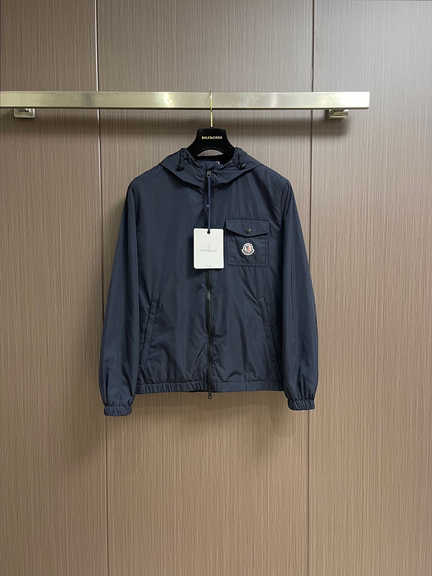 NO:130563,【彩】Simple spring jacket, windbreaker, jacket, noble high-level order, high-standard customization, high-standard customization, very stylish, classic and versatile, customer-supplied hardware, each with a unique logo, any fashion can be matched in winter, a true top order, the style is also very good, slim fit, highly recommended. 175 140 catties wear L, maximum wear about 190 catties. It is recommended to report height and weight code. M-3XL...,, Moncler, jackets & coats, jackets & coats, alexander wang19860909【 蒙口】春季简约 外套 风衣 夹克贵族高级别要求订单 高标准定制　上身非常有型 经典百搭 客供五金 每颗都有独特logo 冬季任何时装都可以搭配　真正的顶级订单 版型上也是非常的好 修身版型 强烈推荐.175 140斤穿L 最大穿190斤左右 .建 议报身高体重配码 .M-3XL..,,Moncler,jackets & coats,jackets & coats,alexander wang,Men's clothing