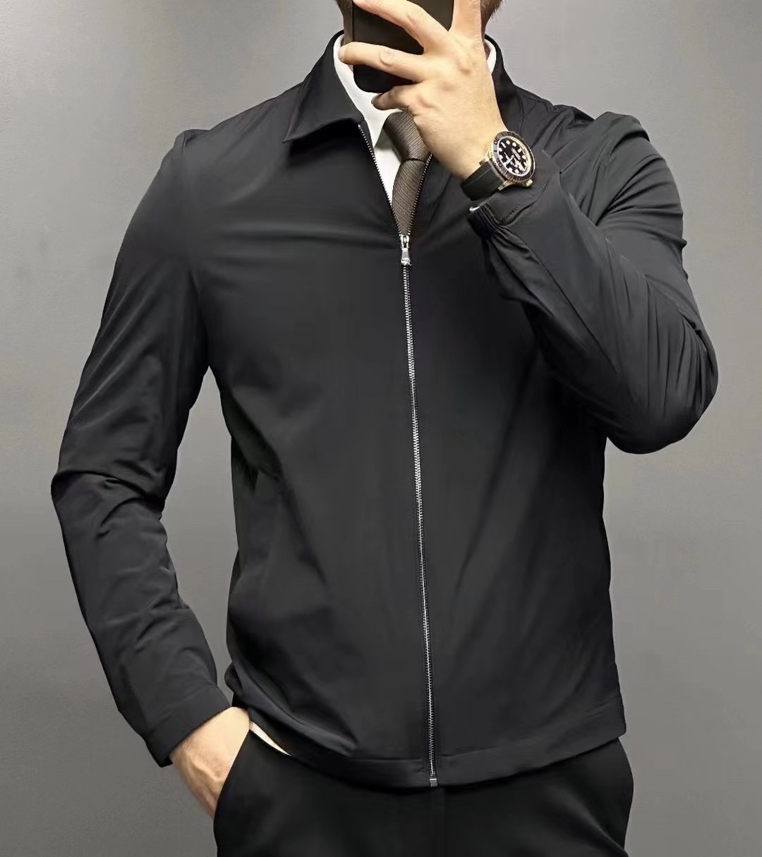 NO:130571,【Armani】Simple spring. Sunscreen jackets, jackets, windbreakers, nobles high-level orders, high-standard customization, very stylish, classic and versatile, customer-supplied hardware, each with a unique logo, any fashion can be matched in winter, a true top order, the style is also very good, slim fit, highly recommended. 175 140 catties wear L, maximum wear about 190 catties. It is recommended to report height and weight code. M-3XL.,,armani, jackets & coats,alexander wang19860909【 阿玛尼】春季简约.防晒衣 夹克 风衣贵族高级别要求订单 高标准定制　上身非常有型 经典百搭 客供五金 每颗都有独特logo 冬季任何时装都可以搭配　真正的顶级订单 版型上也是非常的好 修身版型 强烈推荐.175 140斤穿L 最大穿190斤左右 .建 议报身高体重配码 .M-3XL.,,armani,jackets & coats,alexander wang,Men's clothing