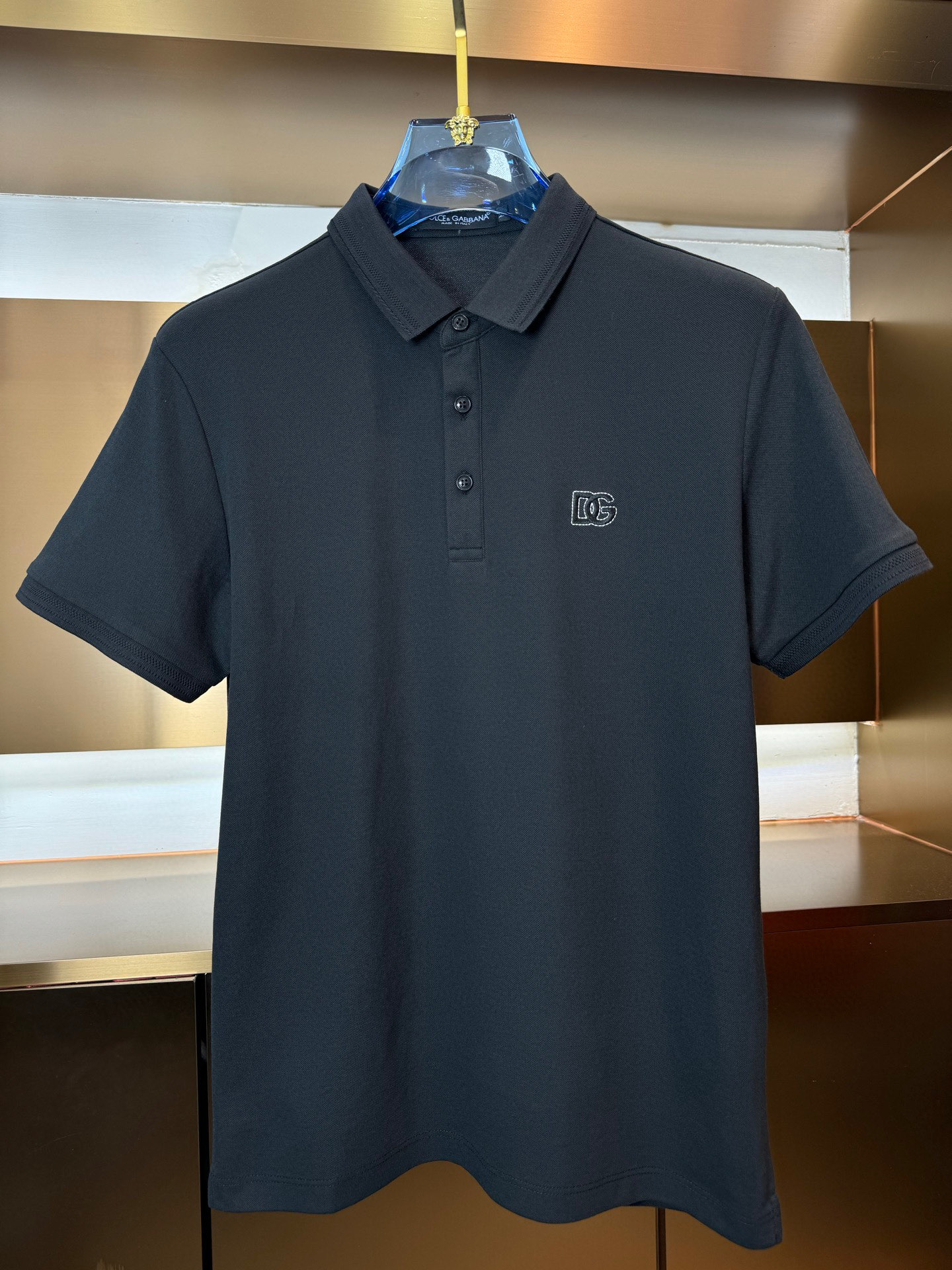 NO:130570,.【DG】 Fashionable and simple short-sleeved T-shirt is famous for its simple and delicate design and high-quality details, perfectly cut, and the latest British hanging dot and thread technology after the label is more perfect, the materials are meticulous, suitable for any occasion, excellent feel, comfortable and breathable! It is the choice of men who focus on practicality and quality. The original quality is synchronized by the official website [strong]. The new model is available for sale immediately, and there are large products [handshake] 174 140 catties wearing L size, and you can wear up to 200 catties! M-4XL., Dolce & Gabbana, T-shirt, tees, t-shirt, alexander wang19860909.【 DG】 时尚简约 短袖T恤 简洁细腻的设计和高质细节而闻名,裁剪完美,后标最新英国吊点线技术,更加完美,用料一丝不苟,适合任何场合, 手感极佳 舒服又透气! 是注重实用和品质的男士的选择.原單品質 官網同步[强].新款上市 即转即卖 有大货[握手] 174 140斤穿L码 最大可以穿200斤！M-4XL.,,Dolce&Gabbana,T-shirt,tees，t-shirt,alexander wang,Men's clothing