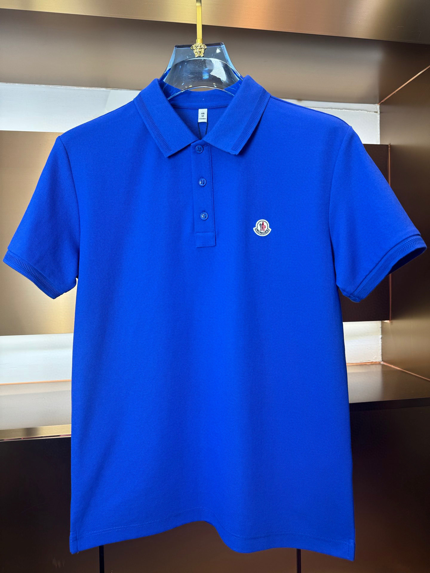 NO:130566,.【Shirt】Stylish and simple short-sleeved T-shirt is famous for its simple and delicate design and high-quality details, perfectly tailored, and the latest British hanging dot and thread technology after the label is more perfect, the materials are meticulous, suitable for any occasion, excellent feel, comfortable and breathable! It is the choice of men who focus on practicality and quality. The original quality is synchronized by the official website [strong]. The new model is available for sale immediately, and there are large products [handshake] 174 140 catties wearing L size, and you can wear up to 200 catties! M-4XL., Moncler, T-shirt,tees, t-shirt,alexander wang19860909.【 蒙口】 时尚简约 短袖T恤 简洁细腻的设计和高质细节而闻名,裁剪完美,后标最新英国吊点线技术,更加完美,用料一丝不苟,适合任何场合, 手感极佳 舒服又透气! 是注重实用和品质的男士的选择.原單品質 官網同步[强].新款上市 即转即卖 有大货[握手] 174 140斤穿L码 最大可以穿200斤！M-4XL.,,Moncler,T-shirt,tees，t-shirt,alexander wang,Men's clothing