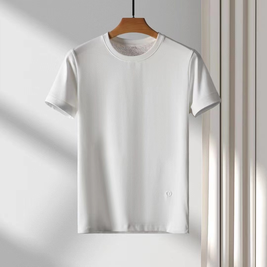 NO:132095,.【Dio】 Fashionable and simple short-sleeved T-shirt is famous for its simple and delicate design and high-quality details, perfectly cut, and the latest British hanging dot and line technology after the label is more perfect, the materials are meticulous, suitable for any occasion, excellent feel, comfortable and breathable! It is the choice of men who focus on practicality and quality. The original quality is synchronized by the official website [strong]. The new model is available for sale immediately, and there are large products [handshake] 174 140 catties wearing L size, and you can wear up to 200 catties! M-4XL.,dior,T-shirt,tees,t-shirt,alexander wang19860909.【 迪奥】 时尚简约 短袖T恤 简洁细腻的设计和高质细节而闻名,裁剪完美,后标最新英国吊点线技术,更加完美,用料一丝不苟,适合任何场合, 手感极佳 舒服又透气! 是注重实用和品质的男士的选择.原單品質 官網同步[强].新款上市 即转即卖 有大货[握手] 174 140斤穿L码 最大可以穿200斤！M-4XL.,,dior,T-shirt,tees，t-shirt,alexander wang,Men's clothing