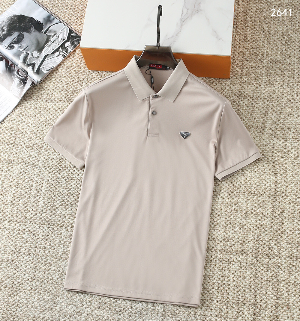 NO:132082,.【Prada】Stylish and simple short-sleeved T-shirt is famous for its simple and delicate design and high-quality details, perfectly cut, and the latest British hanging dot and thread technology after the label is more perfect, the materials are meticulous, suitable for any occasion, excellent feel, comfortable and breathable! It is the choice of men who focus on practicality and quality. The original quality is synchronized by the official website [strong]. The new model is available for sale immediately, and there are large products [handshake] 174 140 catties wearing L size, and you can wear up to 200 catties! M-4XL., prada, T-shirt,tees, t-shirt,alexander wang19860909.【 普拉达】 时尚简约 短袖T恤 简洁细腻的设计和高质细节而闻名,裁剪完美,后标最新英国吊点线技术,更加完美,用料一丝不苟,适合任何场合, 手感极佳 舒服又透气! 是注重实用和品质的男士的选择.原單品質 官網同步[强].新款上市 即转即卖 有大货[握手] 174 140斤穿L码 最大可以穿200斤！M-4XL.,,prada,T-shirt,tees，t-shirt,alexander wang,Men's clothing