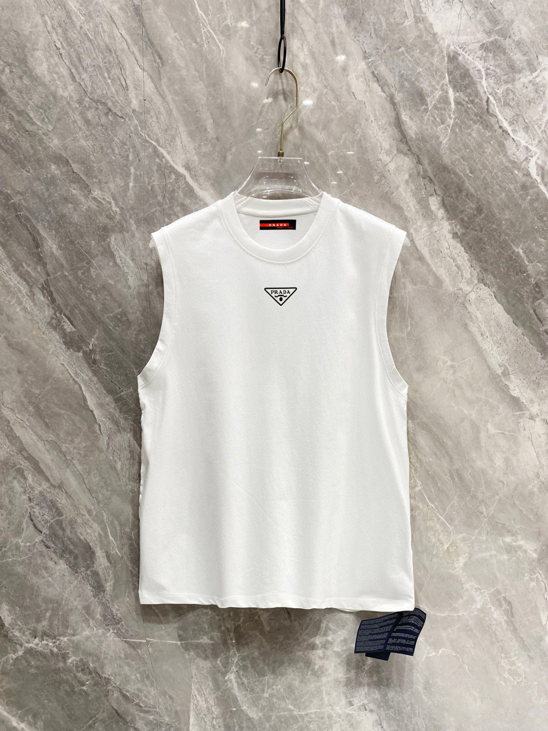 NO:132101,Pujia 25ss new letter vest, neckline and cuff reinforced threads are not easy to deform. The fabric has been washed and has a comfortable feel, skin-friendly and breathable, and it cannot be pilled!  Os style, same style for men and women, size S-2XL, prada, alexander wang19860909普家25ss新款字母背心 领口和袖口增强螺纹不易变形 面料经洗水处理,手感舒适,亲肤透气不起球！ os版型 男女同款 尺码S-2XL,,prada,alexander wang,Men's clothing