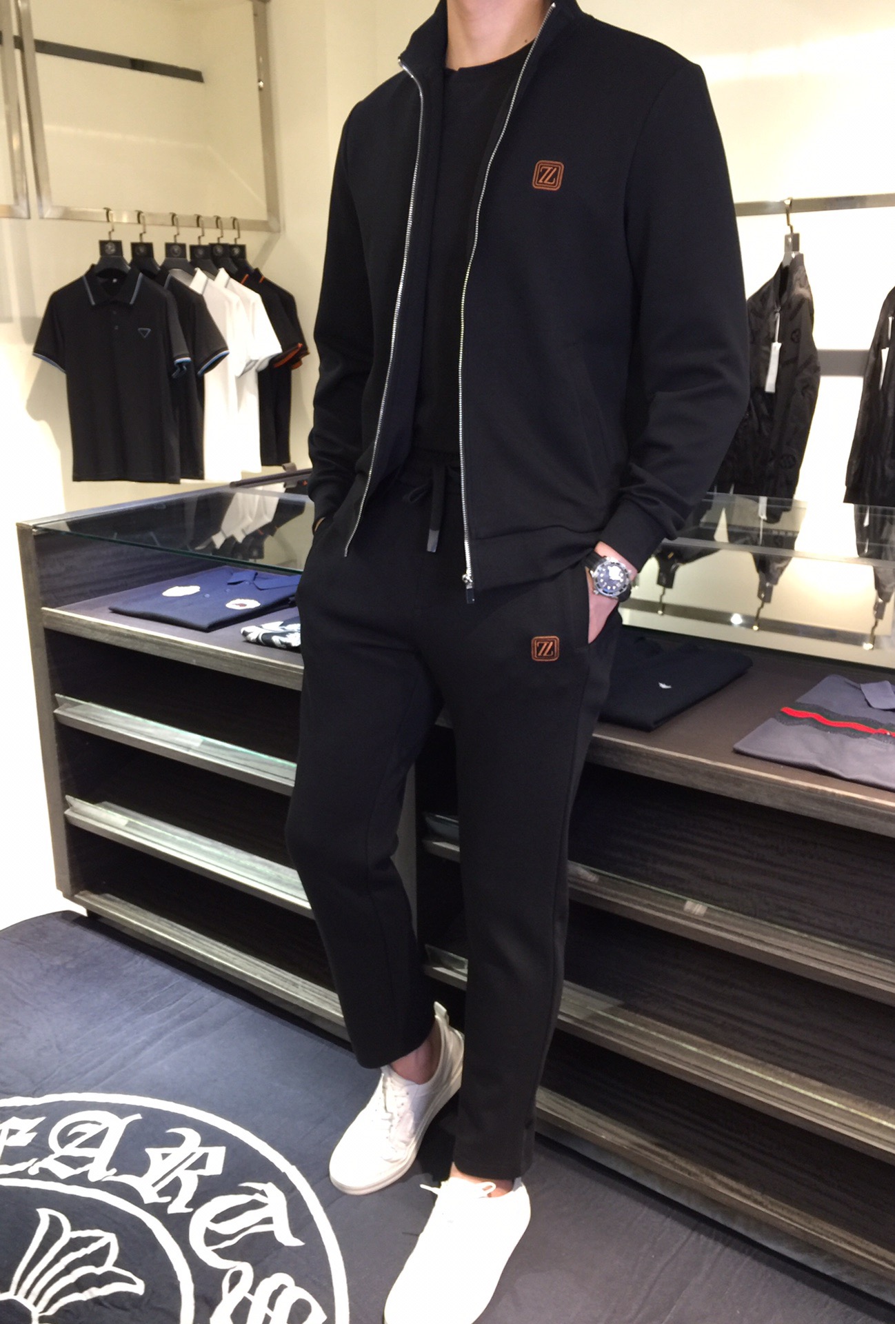 NO:133254,[Jenia] Hot-selling a high-end!  Aristocratic suit [Rose][Rose] The original single-quality exclusive high-quality major brand suits are all top European and American styles and fabrics handmade, and the works of the world's top designers, with international fashion brands, reflecting elegance, personality, fashion [Strong][Strong][Strong][Strong][Strong][Strong][Strong]. Our company does not attract customers at low prices, but starts with quality, taste, connotation and some top design elements. 175 140 catties. 200 catties can be worn by wearing L. Standard size M-4XL.,,zegna,alexander wang19860909【 杰尼亚】爆款a 高端 ！贵族套装 [玫瑰][玫瑰]原单品质独家首选高品质各大品牌套装,全是欧美顶级爆款花色及面料手工,世界顶尖设计师作品,具备国际时尚大牌元素,体现高雅、个性、时尚[强][强][强].本公司不是以低价格吸引客户,是以品质、品味、内涵以及一些顶级设计元素为起点.175 140斤 穿L 可以穿200斤.标准尺码 M-4XL.,,zegna,alexander wang,Men's clothing