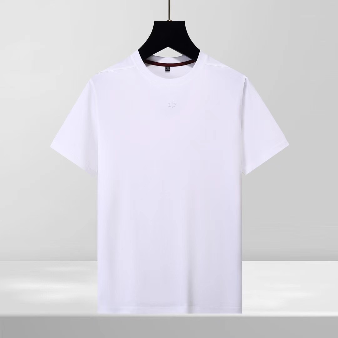 NO:133287,.【LP】 Fashionable and simple short-sleeved T-shirt is famous for its simple and delicate design and high-quality details, perfectly cut, and the latest British hanging dot and thread technology after the label is more perfect, the materials are meticulous, suitable for any occasion, excellent feel, comfortable and breathable! It is the choice of men who focus on practicality and quality. The original quality is synchronized by the official website [strong]. The new model is available for sale immediately, and there are large products [handshake] 174 140 catties wearing L size, and you can wear up to 190 catties! M-3XL., loro piana, T-shirt,tees, t-shirt,alexander wang19860909.【 LP】 时尚简约 短袖T恤 简洁细腻的设计和高质细节而闻名,裁剪完美,后标最新英国吊点线技术,更加完美,用料一丝不苟,适合任何场合, 手感极佳 舒服又透气! 是注重实用和品质的男士的选择.原單品質 官網同步[强].新款上市 即转即卖 有大货[握手] 174 140斤穿L码 最大可以穿190斤！M-3XL.,,loro piana,T-shirt,tees，t-shirt,alexander wang,Men's clothing