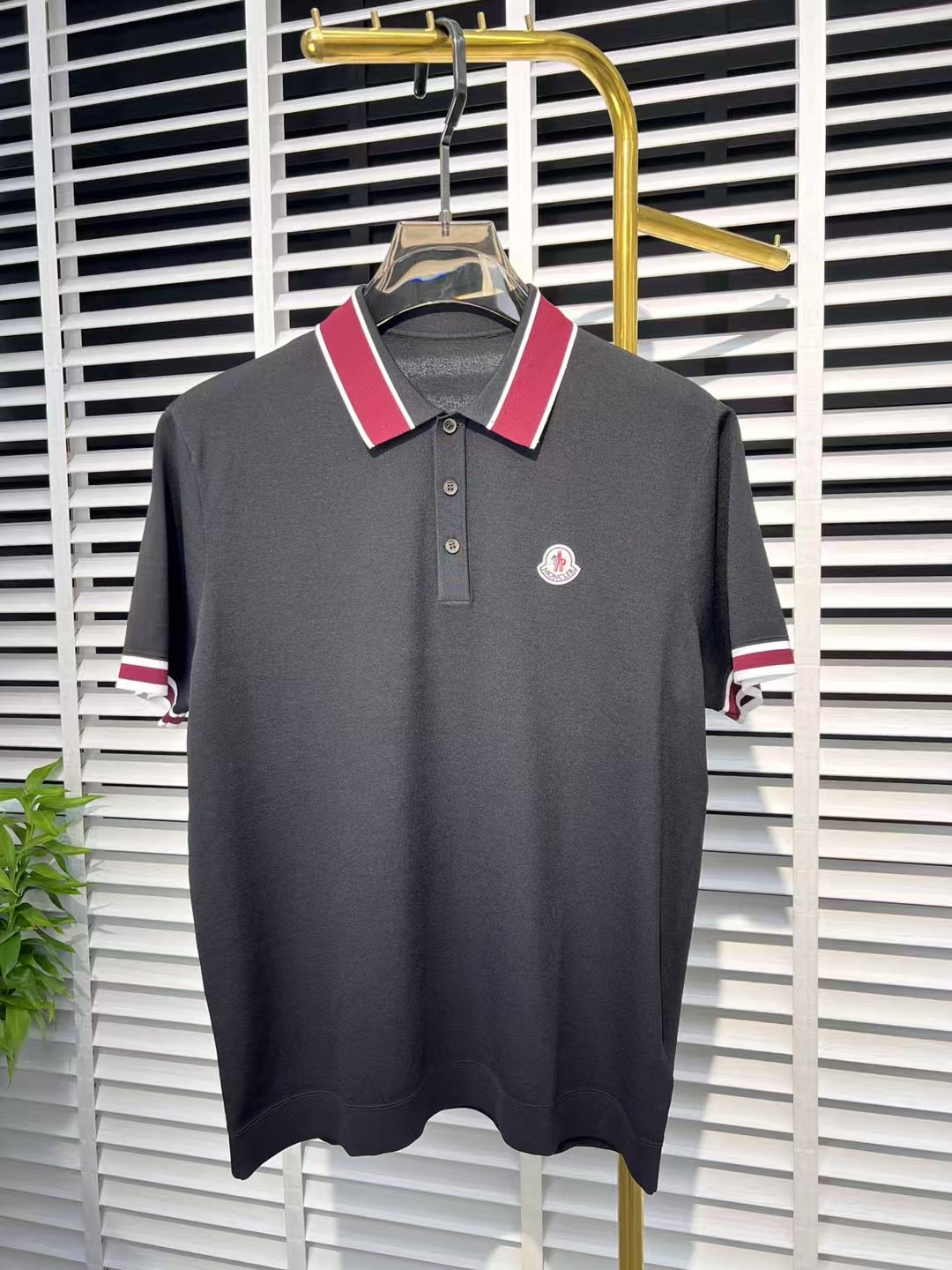 NO:135061,.【Shirt】Stylish and simple short-sleeved T-shirt is famous for its simple and delicate design and high-quality details, perfectly tailored, and the latest British hanging dot and thread technology after the label is more perfect, the materials are meticulous, suitable for any occasion, excellent feel, comfortable and breathable! It is the choice of men who focus on practicality and quality. The original quality is synchronized by the official website [strong]. The new model is available for sale immediately, and there are large products [handshake] 174 140 catties wearing L size, and you can wear up to 200 catties! M-4XL., Moncler, T-shirt,tees, t-shirt,alexander wang19860909.【 蒙口】 时尚简约 短袖T恤 简洁细腻的设计和高质细节而闻名,裁剪完美,后标最新英国吊点线技术,更加完美,用料一丝不苟,适合任何场合, 手感极佳 舒服又透气! 是注重实用和品质的男士的选择.原單品質 官網同步[强].新款上市 即转即卖 有大货[握手] 174 140斤穿L码 最大可以穿200斤！M-4XL.,,Moncler,T-shirt,tees，t-shirt,alexander wang,Men's clothing