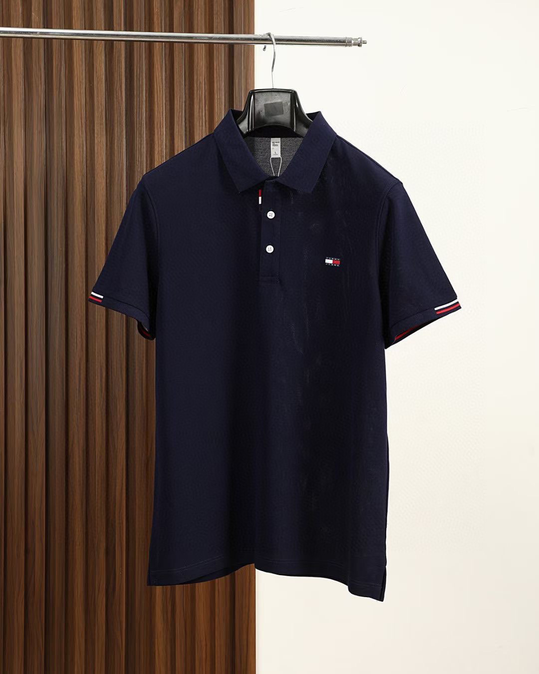 NO:135840,.【Tommy】Stylish and simple short-sleeved T-shirt is famous for its simple and delicate design and high-quality details, perfect cut, and the latest British hanging dot and thread technology after the label is more perfect, the materials are meticulous, suitable for any occasion, excellent feel, comfortable and breathable! It is the choice of men who focus on practicality and quality. The original quality is synchronized by the official website [strong]. The new model is available for sale immediately, and there are large products [handshake] 174 catties, wear L, wear 200 catties. M-4XL.,,T-shirt,tees,t-shirt,alexander wang19860909.【 汤米】 时尚简约 短袖T恤 简洁细腻的设计和高质细节而闻名,裁剪完美,后标最新英国吊点线技术,更加完美,用料一丝不苟,适合任何场合, 手感极佳 舒服又透气! 是注重实用和品质的男士的选择.原單品質 官網同步[强].新款上市 即转即卖 有大货[握手] 174 斤 穿L 最大穿200斤.M-4XL.,,T-shirt,tees，t-shirt,alexander wang,Men's clothing