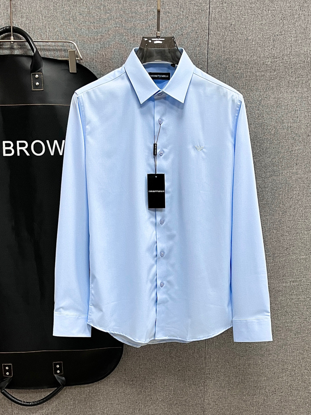 NO:135875,.【Armani】 Fashionable and simple spring shirt is famous for its simple and delicate design and high-quality details, perfect cut, and the latest British hanging dot and line technology after the label is more perfect, the materials are meticulous, suitable for any occasion, excellent feel, comfortable and breathable! It is the choice of men who focus on practicality and quality. The original quality is synchronized by the official website [strong]. The new model is available for sale immediately, and there are large products [handshake] 174 140 catties wear L maximum wear 190 catties. M-3XL.,,armani,shirts,alexander wang19860909.【 阿玛尼】 时尚简约 春季衬衫 简洁细腻的设计和高质细节而闻名,裁剪完美,后标最新英国吊点线技术,更加完美,用料一丝不苟,适合任何场合, 手感极佳 舒服又透气! 是注重实用和品质的男士的选择.原單品質 官網同步[强].新款上市 即转即卖 有大货[握手] 174 140斤 穿L 最大穿190斤.M-3XL.,,armani,shirts,alexander wang,Men's clothing