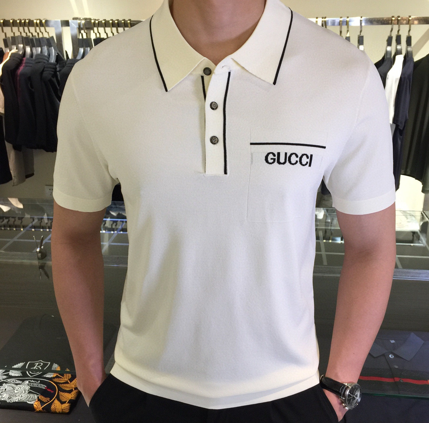 NO:135889,.【Gucci】Stylish and simple short-sleeved T-shirt is famous for its simple and delicate design and high-quality details, perfectly cut, and the latest British hanging dot and line technology after the label is more perfect, the materials are meticulous, suitable for any occasion, excellent feel, comfortable and breathable! It is the choice of men who focus on practicality and quality. The original quality is synchronized by the official website [strong]. The new model is available for sale immediately, and there are large products [handshake] 174 140 catties wearing L size, and you can wear up to 200 catties! M-4XL., gucci, T-shirt,tees, t-shirt,alexander wang19860909.【 古驰】 时尚简约 短袖T恤 简洁细腻的设计和高质细节而闻名,裁剪完美,后标最新英国吊点线技术,更加完美,用料一丝不苟,适合任何场合, 手感极佳 舒服又透气! 是注重实用和品质的男士的选择.原單品質 官網同步[强].新款上市 即转即卖 有大货[握手] 174 140斤穿L码 最大可以穿200斤！M-4XL.,,gucci,T-shirt,tees，t-shirt,alexander wang,Men's clothing