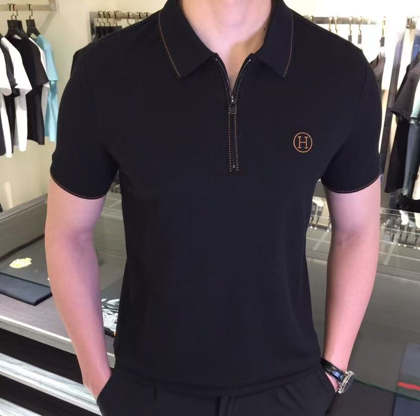 NO:135891,.【Hermes】 Fashionable and simple short-sleeved T-shirt is famous for its simple and delicate design and high-quality details, perfectly tailored, and the latest British hanging dot and thread technology after the label is more perfect, the materials are meticulous, suitable for any occasion, excellent feel, comfortable and breathable! It is the choice of men who focus on practicality and quality. The original quality is synchronized by the official website [strong]. The new model is available for sale immediately, and there are large products [handshake] 174 140 catties wearing L size, and you can wear up to 200 catties! M-4XL., hermes, T-shirt,tees, t-shirt,alexander wang19860909.【 爱马仕】 时尚简约 短袖T恤 简洁细腻的设计和高质细节而闻名,裁剪完美,后标最新英国吊点线技术,更加完美,用料一丝不苟,适合任何场合, 手感极佳 舒服又透气! 是注重实用和品质的男士的选择.原單品質 官網同步[强].新款上市 即转即卖 有大货[握手] 174 140斤穿L码 最大可以穿200斤！M-4XL.,,hermes,T-shirt,tees，t-shirt,alexander wang,Men's clothing