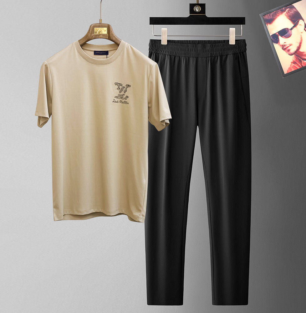 NO:510297,【LV】Hot-up a high-end!  Aristocratic suit [Rose][Rose] The original single-quality exclusive high-quality major brand suits are all top European and American styles and fabrics handmade, and the works of the world's top designers, with international fashion brands, reflecting elegance, personality, fashion. Our company does not attract customers at low prices, but starts with quality, taste, connotation and some top design elements. 175 catties can wear 200 catties. Standard size M-4XL.,,louis vuitton,alexander wang19860909【 LV】爆款a 高端 ！贵族套装 [玫瑰][玫瑰]原单品质独家首选高品质各大品牌套装,全是欧美顶级爆款花色及面料手工,世界顶尖设计师作品,具备国际时尚大牌元素,体现高雅、个性、时尚[强][强][强].本公司不是以低价格吸引客户,是以品质、品味、内涵以及一些顶级设计元素为起点.175 斤 穿L 可以穿200斤.标准尺码 M-4XL.,,louis vuitton,alexander wang,Men's clothing