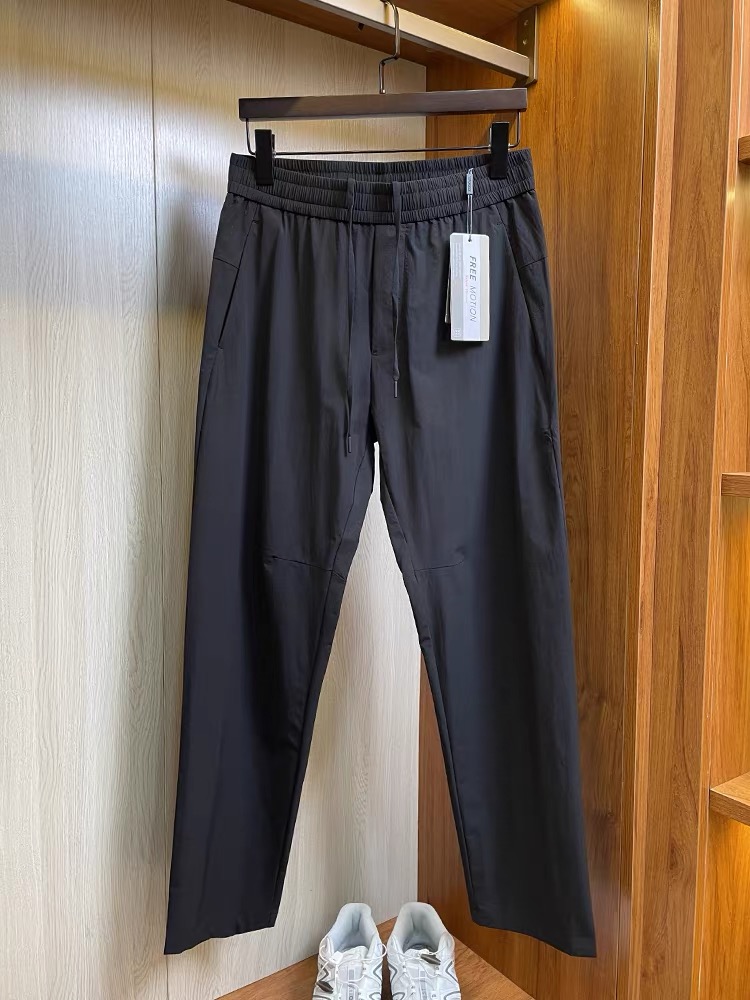 Luxurious Spring/Summer Pants: Amani’s Classy, Comfortable Thongs with Silver Waist Detail - 图片 3