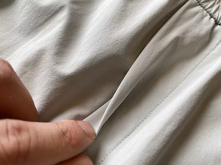 Luxurious Spring/Summer Pants: Amani’s Classy, Comfortable Thongs with Silver Waist Detail - 图片 7