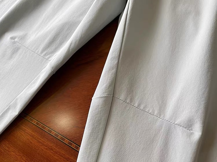 Luxurious Spring/Summer Pants: Amani’s Classy, Comfortable Thongs with Silver Waist Detail - 图片 8