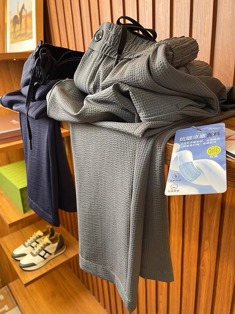 Luxurious and Classy Spring/Summer Thongs by AMANI: Comfortable, Stylish, Tailored Pants with Silver Detail. - 图片 7