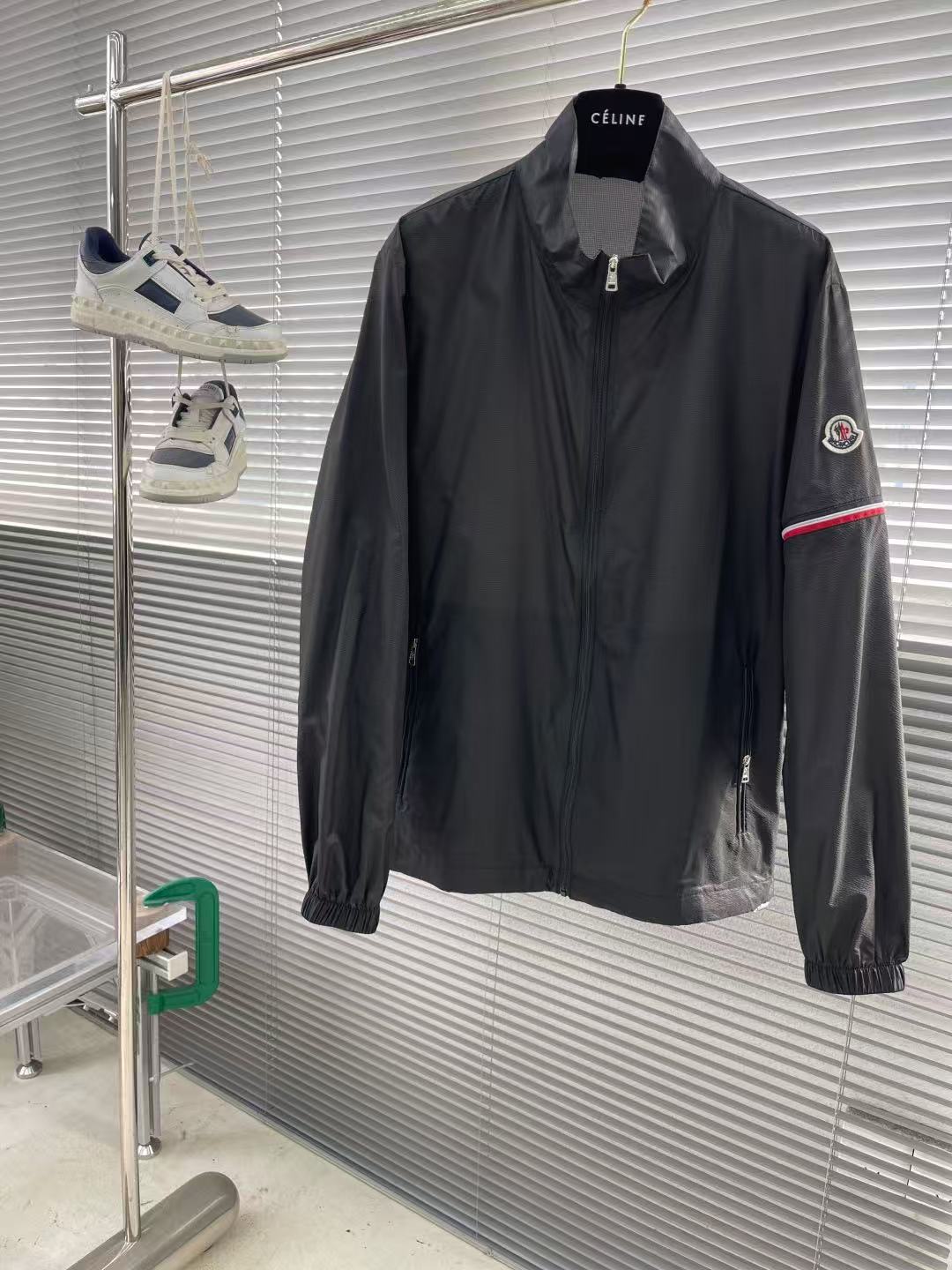 NO:432477,【彩】Simple in spring. Sunscreen jackets, jackets, windbreakers, nobles, high-level orders, high-standard customization, very stylish, classic and versatile, customer-supplied hardware, each with a unique logo, any fashion can be matched in winter, a true top order, the style is also very good, slim fit, highly recommended. 175 140 catties wear L, maximum wear about pounds. It is recommended to report height and weight code. M-3XL.,, Moncler, jackets & coats, alexander wang19860909【 蒙口】春季简约.防晒衣 夹克 风衣贵族高级别要求订单 高标准定制　上身非常有型 经典百搭 客供五金 每颗都有独特logo 冬季任何时装都可以搭配　真正的顶级订单 版型上也是非常的好 修身版型 强烈推荐.175 140斤穿L 最大穿斤左右 .建 议报身高体重配码 .M-3XL.,,Moncler,jackets & coats,alexander wang,Men's clothing