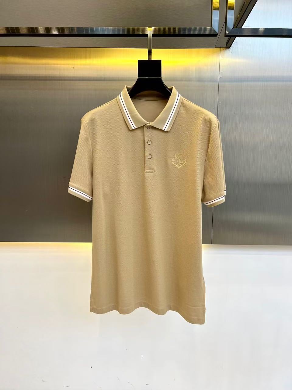 NO:510328,.【LP】 Fashionable and simple short-sleeved T-shirt is famous for its simple and delicate design and high-quality details, perfect cut, and the latest British hanging dot and line technology after the label is more perfect, the materials are meticulous, suitable for any occasion, excellent feel, comfortable and breathable! It is the choice of men who focus on practicality and quality. Original quality, official website synchronous [strong]. New model is available for sale immediately, available in large quantities [handshake] 174 catties, wear L, maximum wear 190 catties. M-3XL.,,loro piana, T-shirt,tees, t-shirt,alexander wang19860909.【 LP】 时尚简约 短袖T恤 简洁细腻的设计和高质细节而闻名,裁剪完美,后标最新英国吊点线技术,更加完美,用料一丝不苟,适合任何场合, 手感极佳 舒服又透气! 是注重实用和品质的男士的选择.原單品質 官網同步[强].新款上市 即转即卖 有大货[握手] 174 斤 穿L 最大穿190斤.M-3XL.,,loro piana,T-shirt,tees，t-shirt,alexander wang,Men's clothing