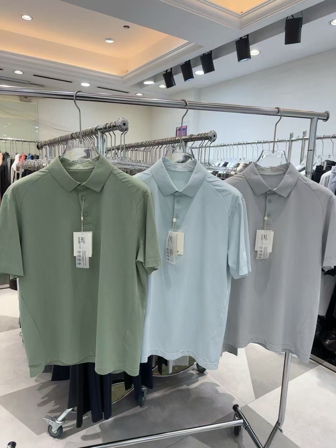 NO:432391,.【Archaew Bird】Stylish and simple short-sleeved T-shirt is famous for its simple and delicate design and high-quality details, perfectly tailored, and the latest British hanging dot and line technology after the label is more perfect, the materials are meticulous, suitable for any occasion, excellent feel, comfortable and breathable! It is the choice of men who focus on practicality and quality. The original quality is synchronized by the official website [strong]. The new model is available for sale immediately, and there are large products [handshake] 174 140 catties wearing L size, and you can wear up to 200 catties! M-4XL.,arc'teryx,T-shirt,tees,t-shirt,alexander wang19860909.【 始祖鸟】 时尚简约 短袖T恤 简洁细腻的设计和高质细节而闻名,裁剪完美,后标最新英国吊点线技术,更加完美,用料一丝不苟,适合任何场合, 手感极佳 舒服又透气! 是注重实用和品质的男士的选择.原單品質 官網同步[强].新款上市 即转即卖 有大货[握手] 174 140斤穿L码 最大可以穿200斤！M-4XL.,arc'teryx,T-shirt,tees，t-shirt,alexander wang,Men's clothing