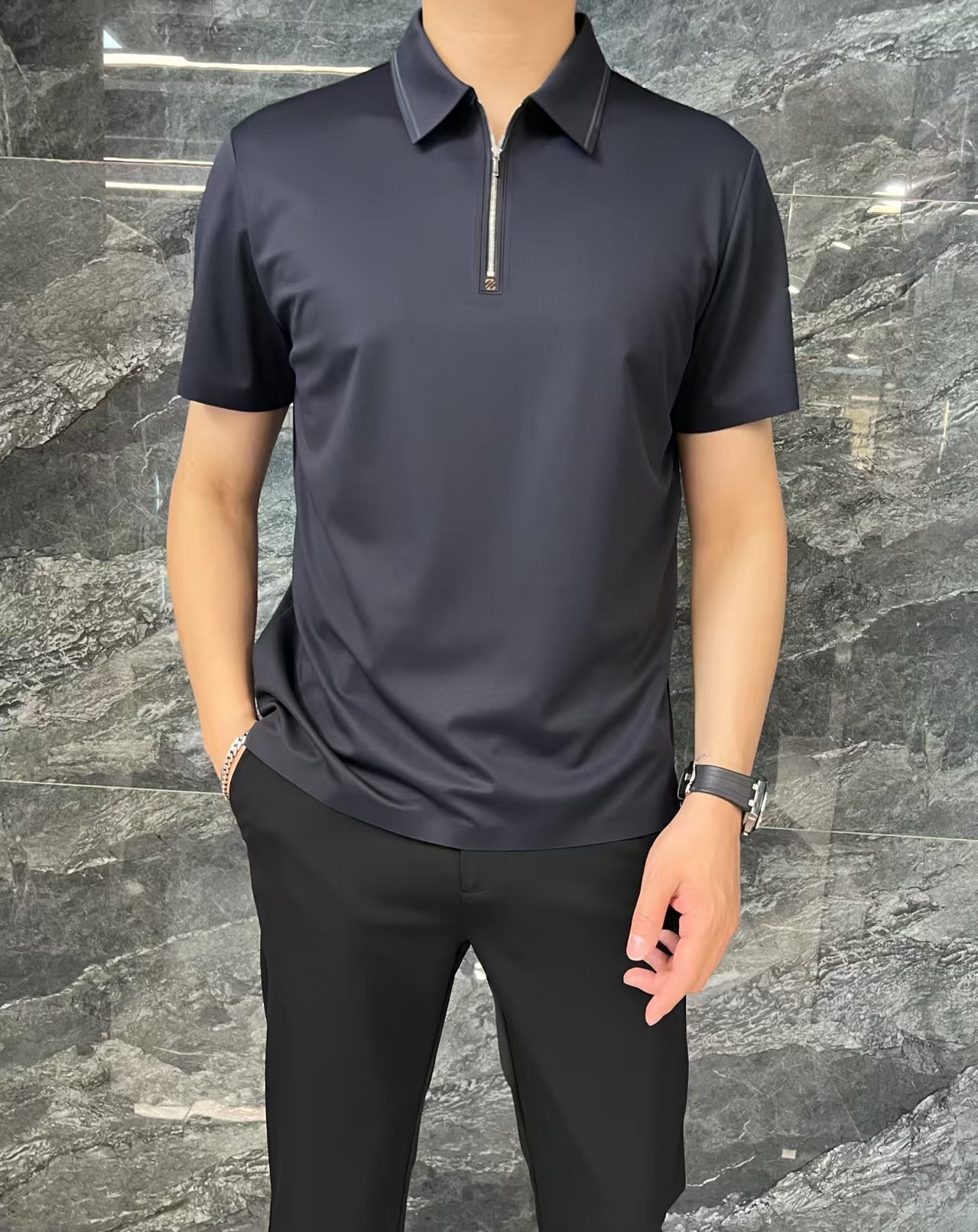 NO:510302,.【Jenia】 Fashionable and simple short-sleeved T-shirt is famous for its simple and delicate design and high-quality details, perfect cut, and the latest British hanging dot and line technology after the label is more perfect, the materials are meticulous, suitable for any occasion, excellent feel, comfortable and breathable! It is the choice of men who focus on practicality and quality. Original quality, official website synchronized [strong]. New model is available for sale immediately, available in large quantities [handshake] 174 jin, wear L, maximum wear jin. M-3XL.,,zegna, T-shirt,tees, t-shirt,alexander wang19860909.【 杰尼亚】 时尚简约 短袖T恤 简洁细腻的设计和高质细节而闻名,裁剪完美,后标最新英国吊点线技术,更加完美,用料一丝不苟,适合任何场合, 手感极佳 舒服又透气! 是注重实用和品质的男士的选择.原單品質 官網同步[强].新款上市 即转即卖 有大货[握手] 174 斤 穿L 最大穿斤.M-3XL.,,zegna,T-shirt,tees，t-shirt,alexander wang,Men's clothing