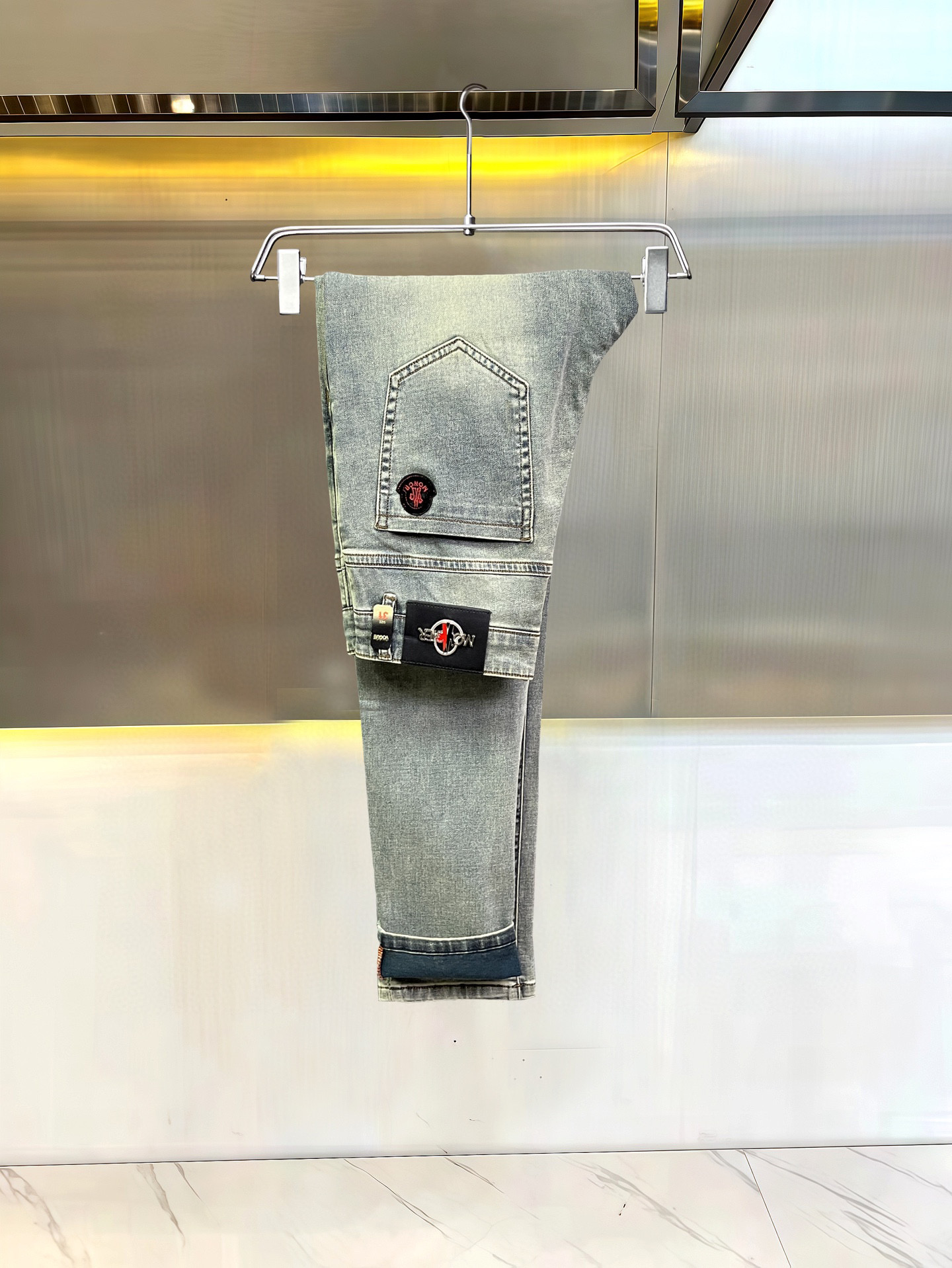 Sophisticated and Comfortable: Turkish Cotton Jeans for Stylish Spring and Summer Fashion