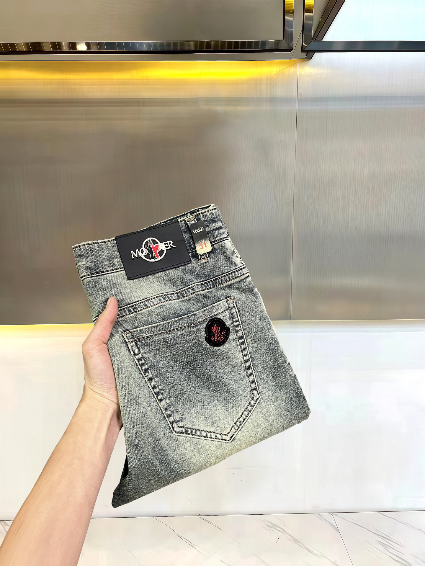 Sophisticated and Comfortable: Turkish Cotton Jeans for Stylish Spring and Summer Fashion - 图片 4