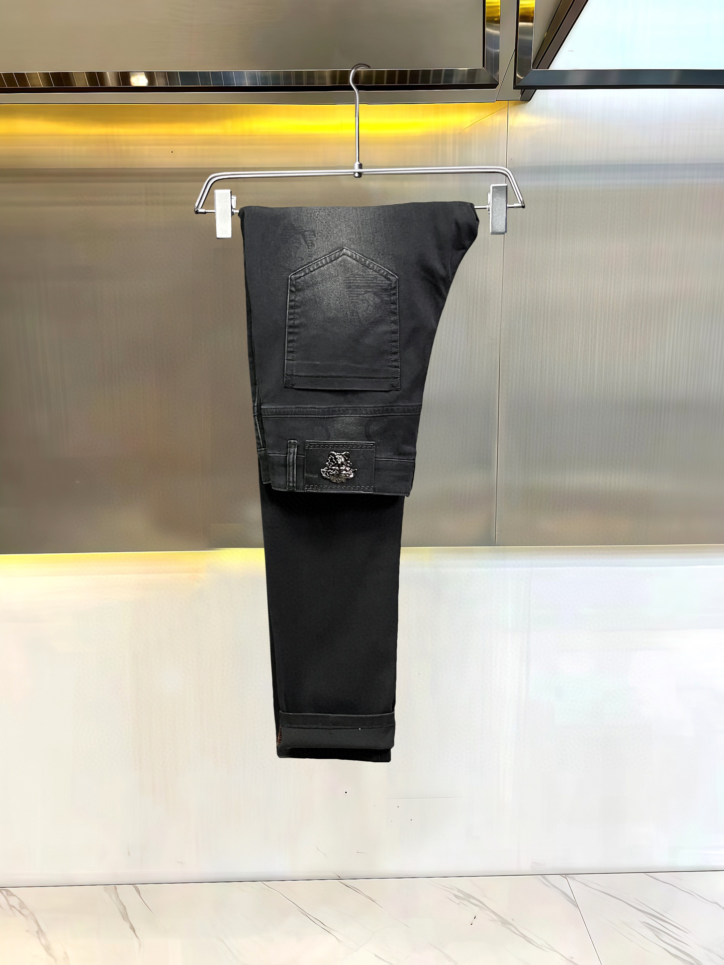 Stylish Silver-Waist Jeans for Spring and Summer in Tailored, Low-Key Design - 图片 3