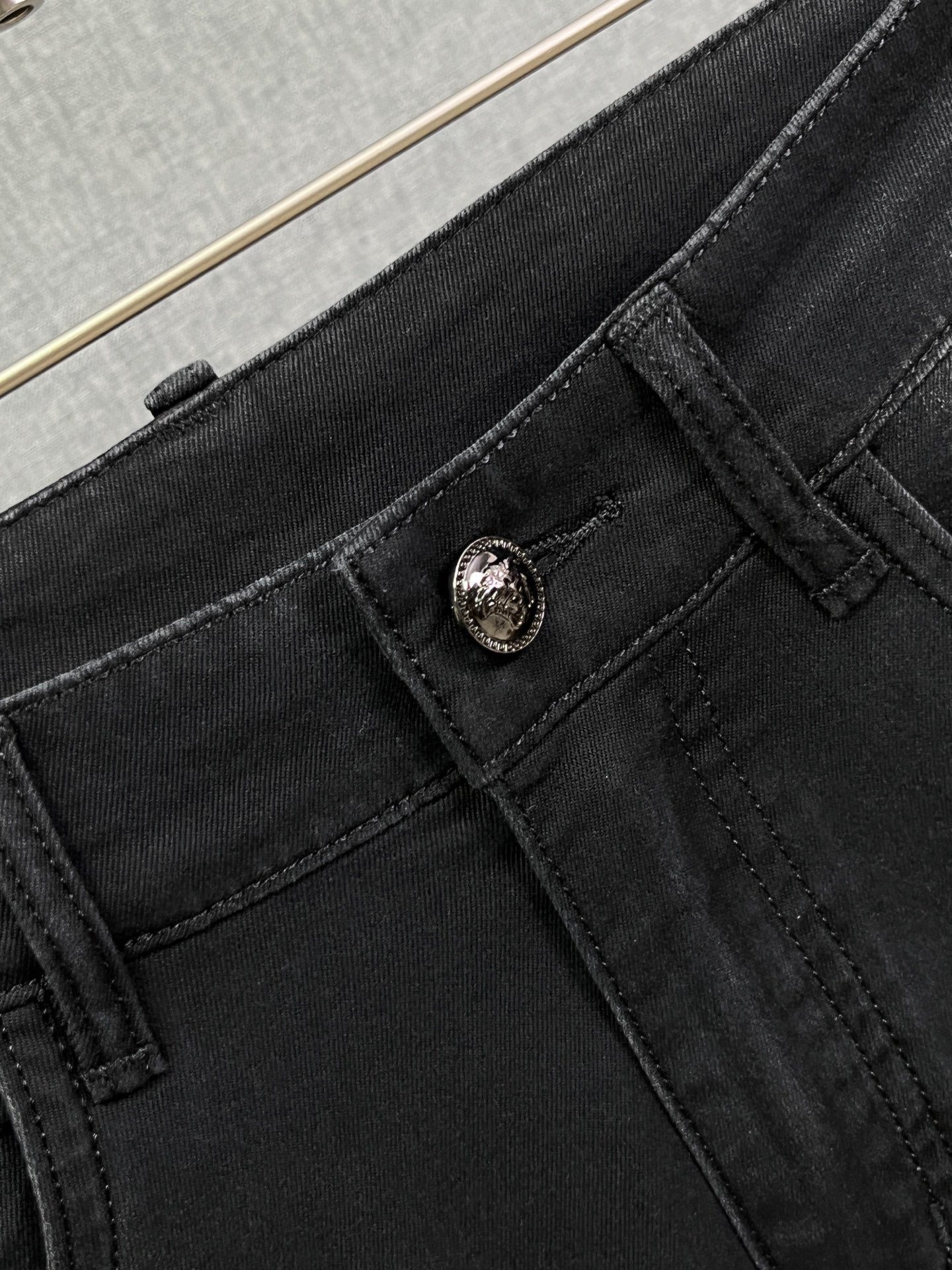 Stylish Silver-Waist Jeans for Spring and Summer in Tailored, Low-Key Design - 图片 6