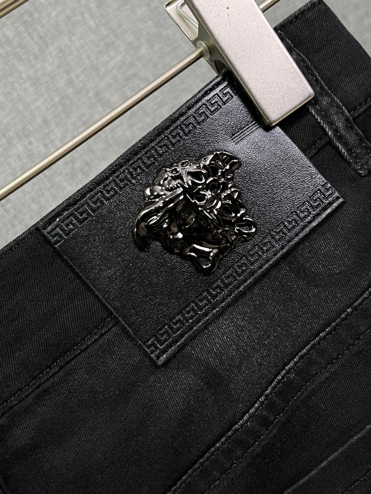 Stylish Silver-Waist Jeans for Spring and Summer in Tailored, Low-Key Design - 图片 9