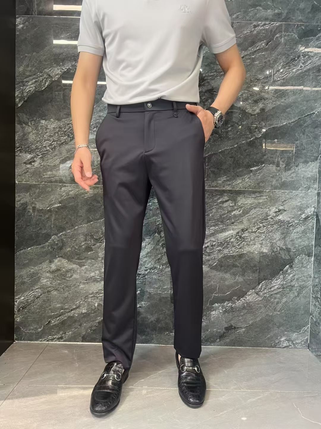 Luxurious and Sophisticated: Stylish Spring/Summer Leisure Pants with Silver Waist Detail - 图片 2
