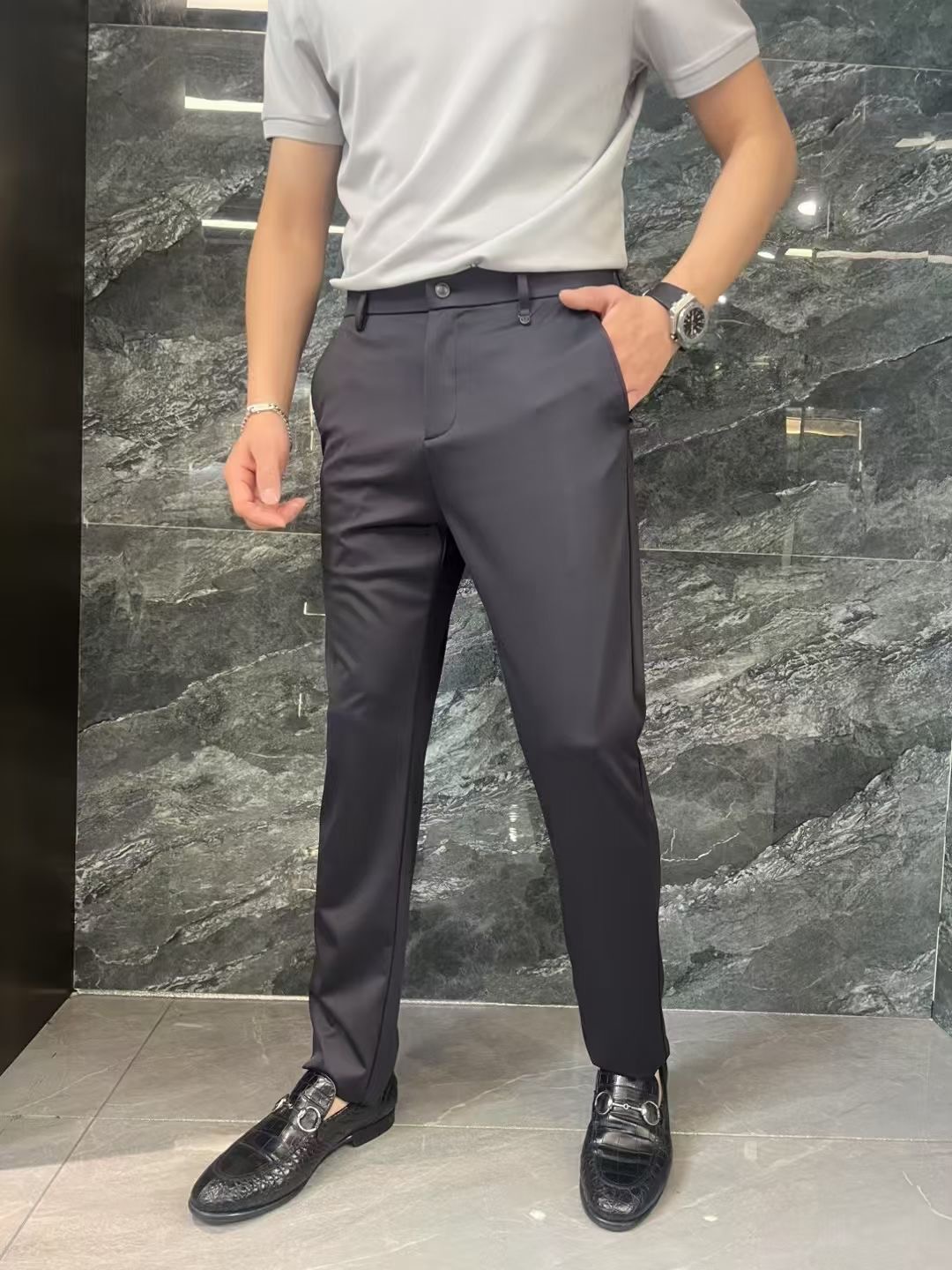 Luxurious and Sophisticated: Stylish Spring/Summer Leisure Pants with Silver Waist Detail - 图片 1