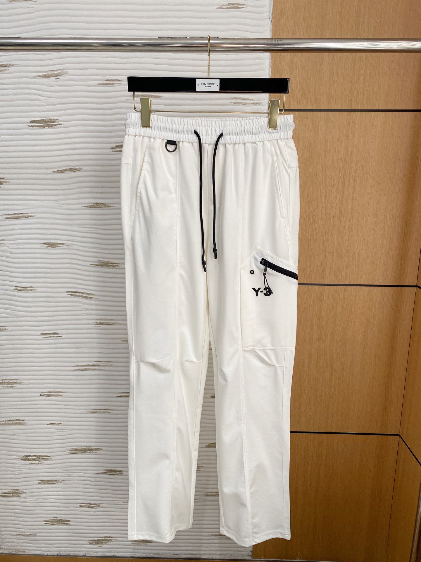 Fashionable Y3 2025 Bronze Moldere Air Spectrum Pants: Stylish Design, High Quality, Imported Fabric.