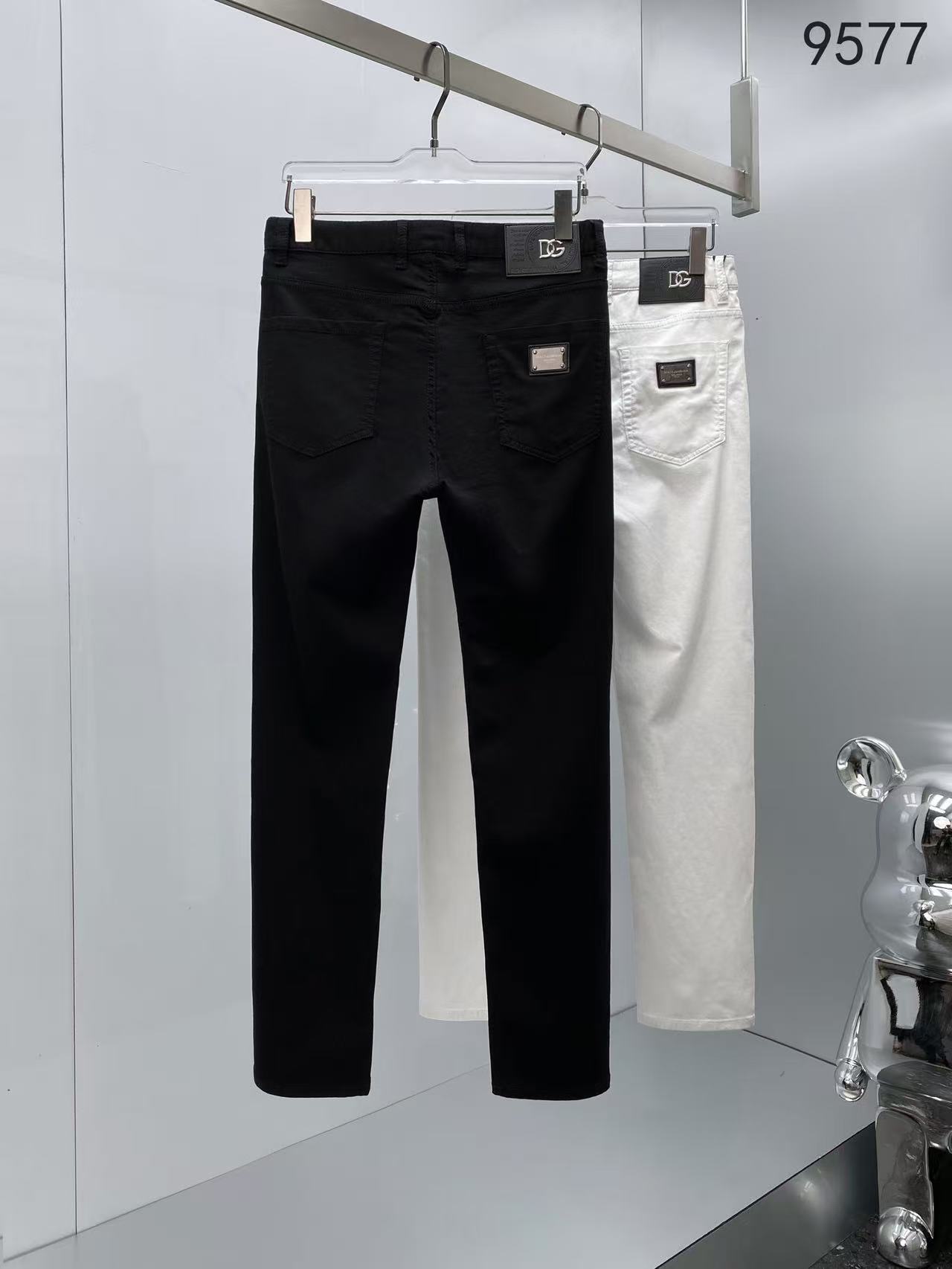 Stylish and Luxurious Summer Leisure Pants with Sophisticated Design and Low-Key Comfort - 图片 3