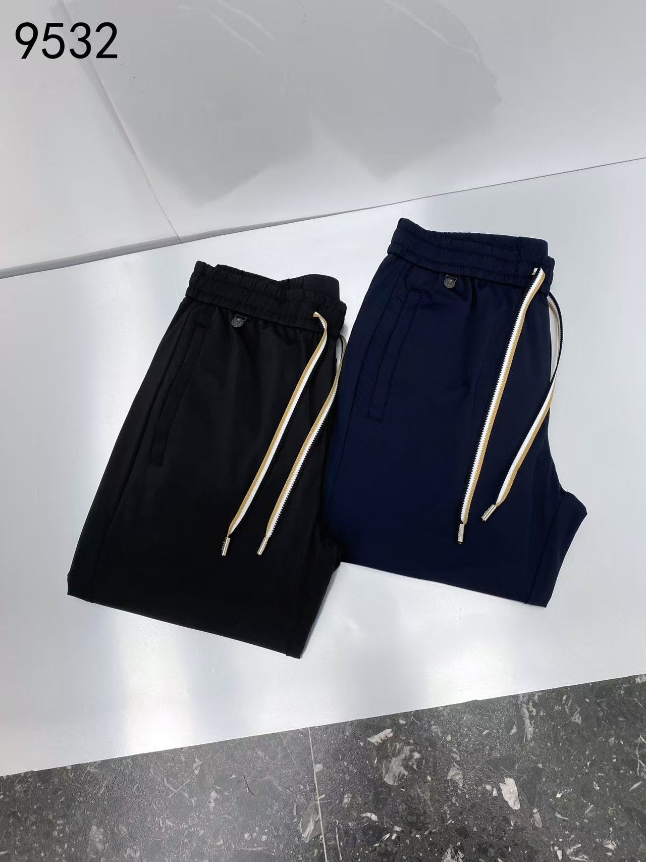 Stylish, Comfortable, Classy: Luxurious Silver-Waist Pants for Straight-Footed Layouts. - 图片 1