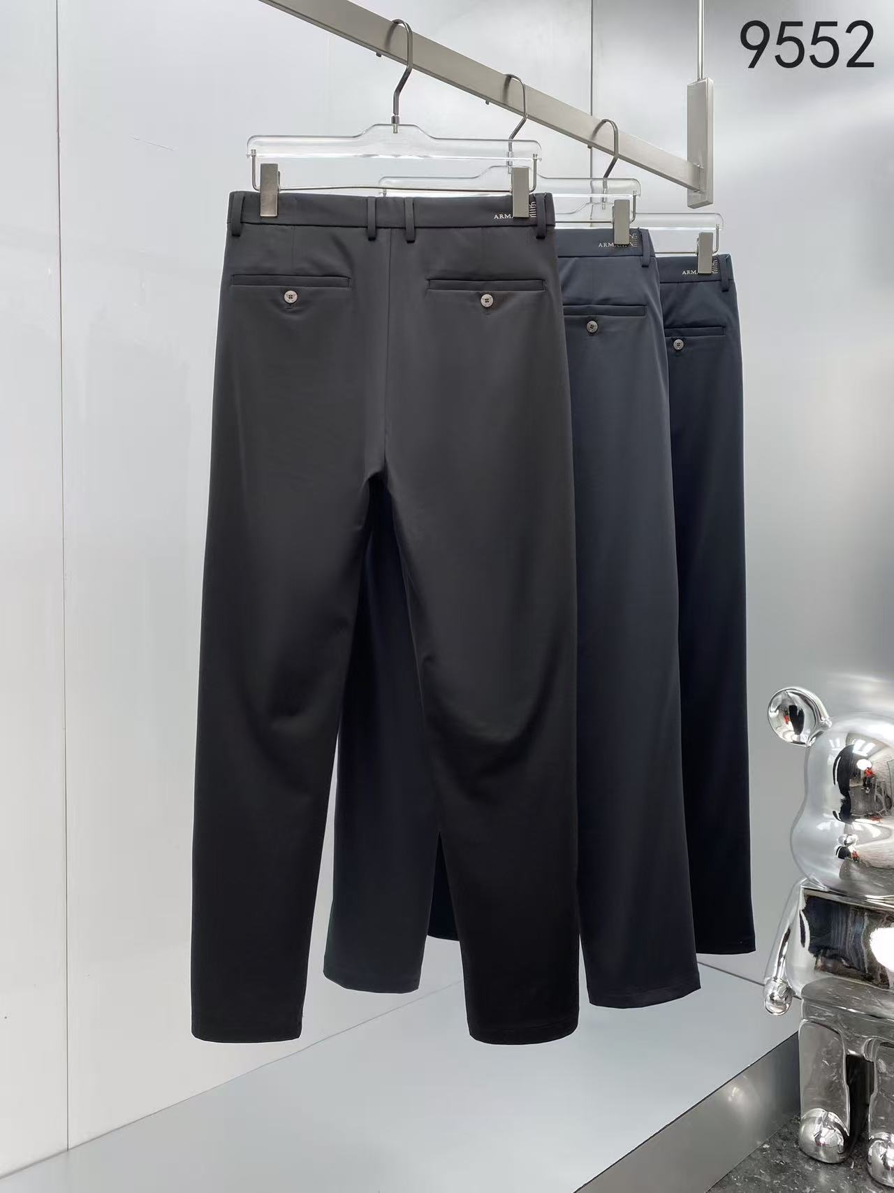 Amani Summer Thongs: Comfortable, Classy, Sophisticated Silver Waist Pants. - 图片 3