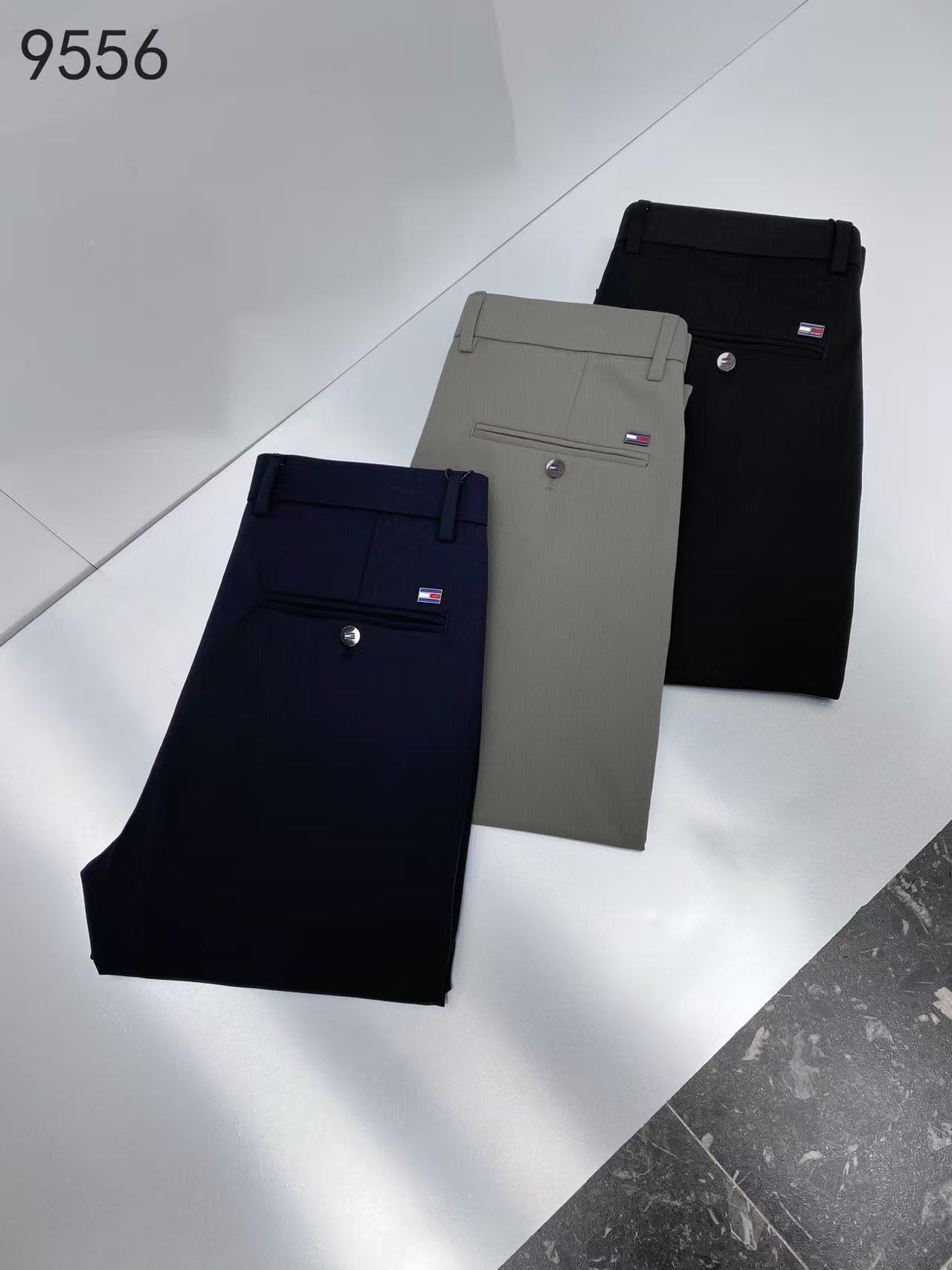 NO:432367,.【Tommy】Simple and fashionable. Summer casual pants are very comfortable to wear, low-key and luxurious. They are very classy when worn. There is no need to say much about the style and cutting of the pants. The upper body is exquisite and vivid. The truly first-class quality is the true palace-grade casual pants, which are made of Turkish cotton, produce the most famous tannin cloth. The quality is excellent, and the pants are soft after heavy washing!  Straight-footed style, not picky, the upper body is absolutely stylish, the waist is inlaid with silver jewelry, extremely luxurious. 29-40.,,alexander wang19860909.【 汤米】简约时尚 夏天休闲裤身穿着非常舒适 低调不失奢华 穿出去非常有档次,裤型款式和裁剪亦无需多言 上身精致跃然.真正一等一顶级质料 真正殿堂级的休闲裤,选用土耳其的棉花 生产出最有名的单宁布 品质卓然,经过重水洗使得裤子很柔软！直脚的版型 不挑人 上身绝对的有型 裤腰镶嵌银饰达人设计 极度奢华.29-40.,,alexander wang,Men's clothing