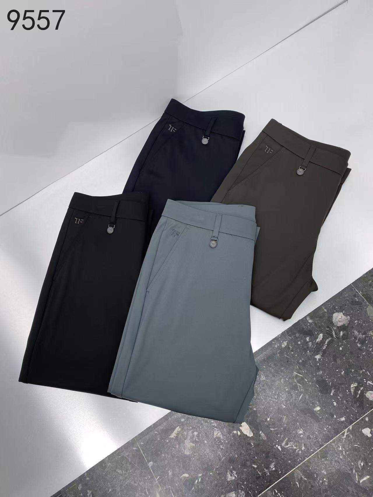 Stylish and Luxurious Summer Leisure Pants with Silver Waist Detail. - 图片 1