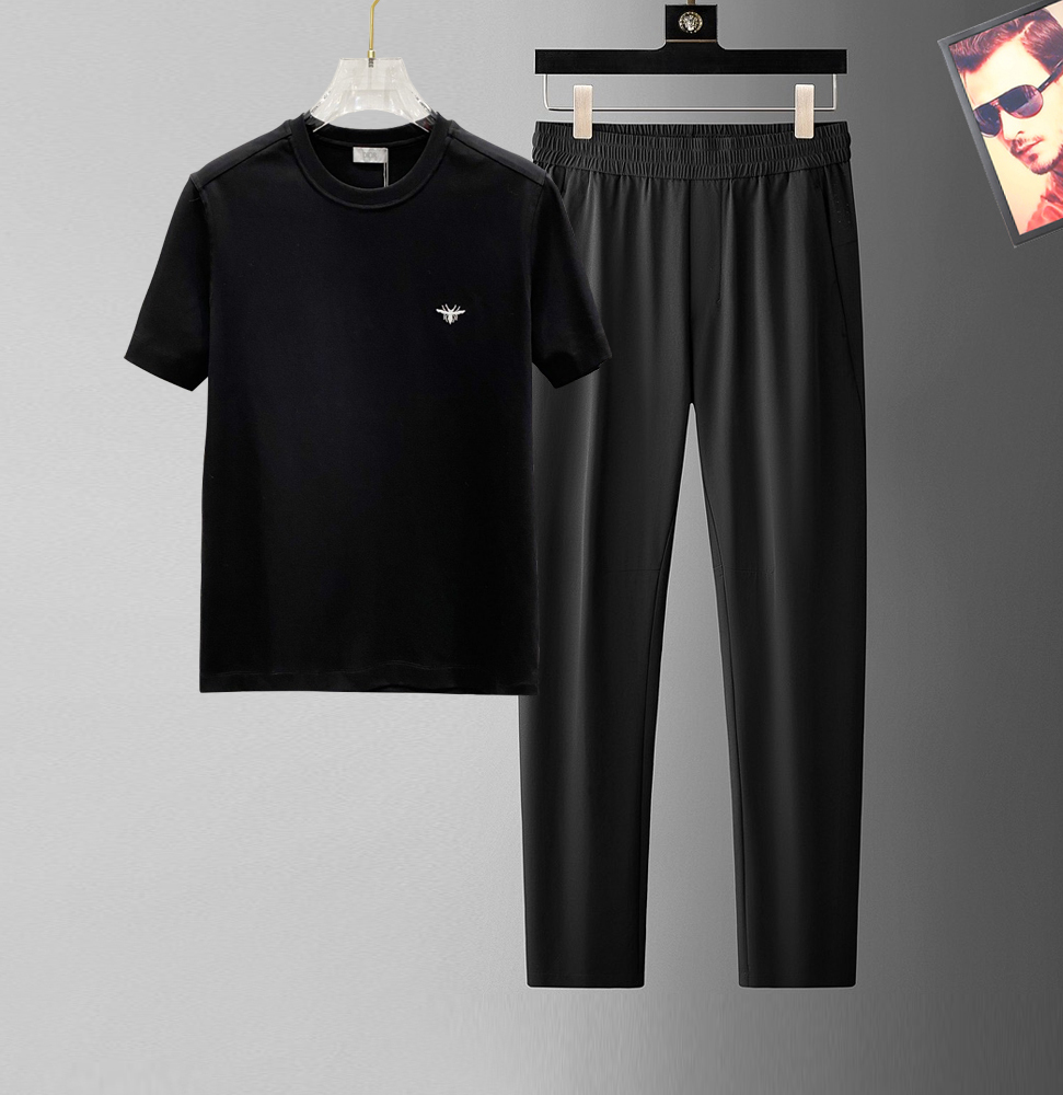 NO:432392,【Dio】Hot-up a high-end!  Aristocratic suit [Rose][Rose] The original single-quality exclusive high-quality major brand suits are all top European and American styles and fabrics handmade, and the works of the world's top designers, with international fashion brands, reflecting elegance, personality, fashion. Our company does not attract customers at low prices, but starts with quality, taste, connotation and some top design elements. 175 143 jin Wear L You can wear kilograms. Standard size M-3XL.,,dior,alexander wang19860909【 迪奥】爆款a 高端 ！贵族套装 [玫瑰][玫瑰]原单品质独家首选高品质各大品牌套装,全是欧美顶级爆款花色及面料手工,世界顶尖设计师作品,具备国际时尚大牌元素,体现高雅、个性、时尚[强][强][强].本公司不是以低价格吸引客户,是以品质、品味、内涵以及一些顶级设计元素为起点.175 143斤 穿L 可以穿斤.标准尺码 M-3XL.,,dior,alexander wang,Men's clothing