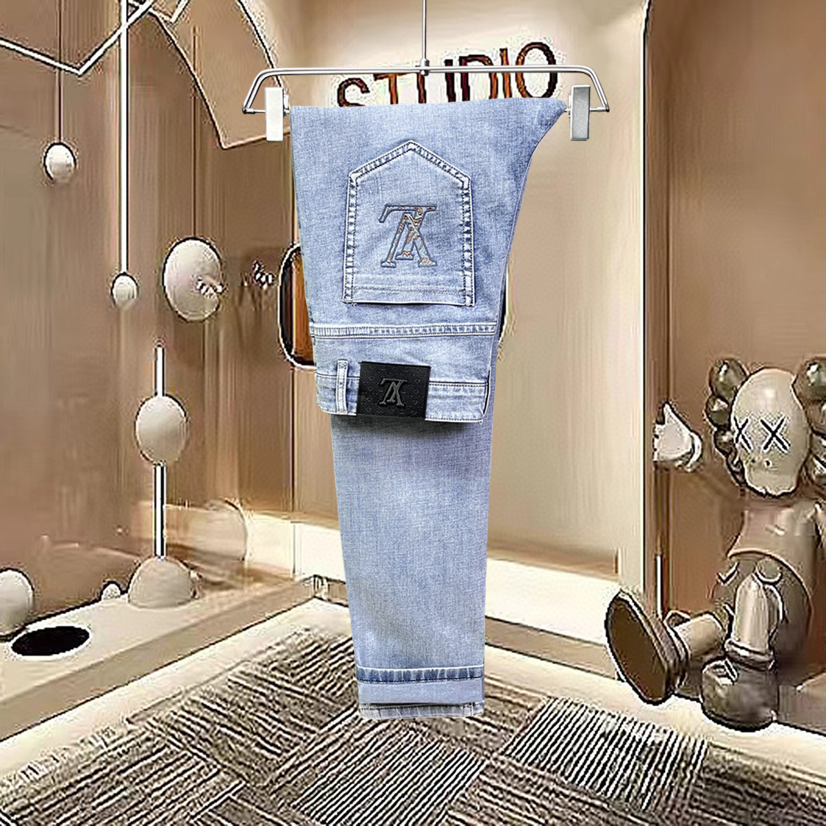 NO:432356,【LV】Simple and fashionable. The spring and summer jeans are very comfortable to wear, low-key and luxurious. They are very classy when worn. There is no need to say much about the style and cutting of the pants. The upper body is exquisite and vivid. The truly first-class quality is the true palace-grade casual pants, which are made of Turkey's cotton, produce the most famous tannin cloth. The quality is excellent, and the pants are soft after heavy washing!  Straight-footed style, not picky, the upper body is absolutely stylish, the waist is inlaid with silver jewelry, extremely luxurious. 29-38.,,louis vuitton,jeans,alexander wang19860909【 LV】简约时尚 春夏牛仔裤身穿着非常舒适 低调不失奢华 穿出去非常有档次,裤型款式和裁剪亦无需多言 上身精致跃然.真正一等一顶级质料 真正殿堂级的休闲裤,选用土耳其的棉花 生产出最有名的单宁布 品质卓然,经过重水洗使得裤子很柔软！直脚的版型 不挑人 上身绝对的有型 裤腰镶嵌银饰达人设计 极度奢华.29-38.,,louis vuitton,jeans,alexander wang,Men's clothing