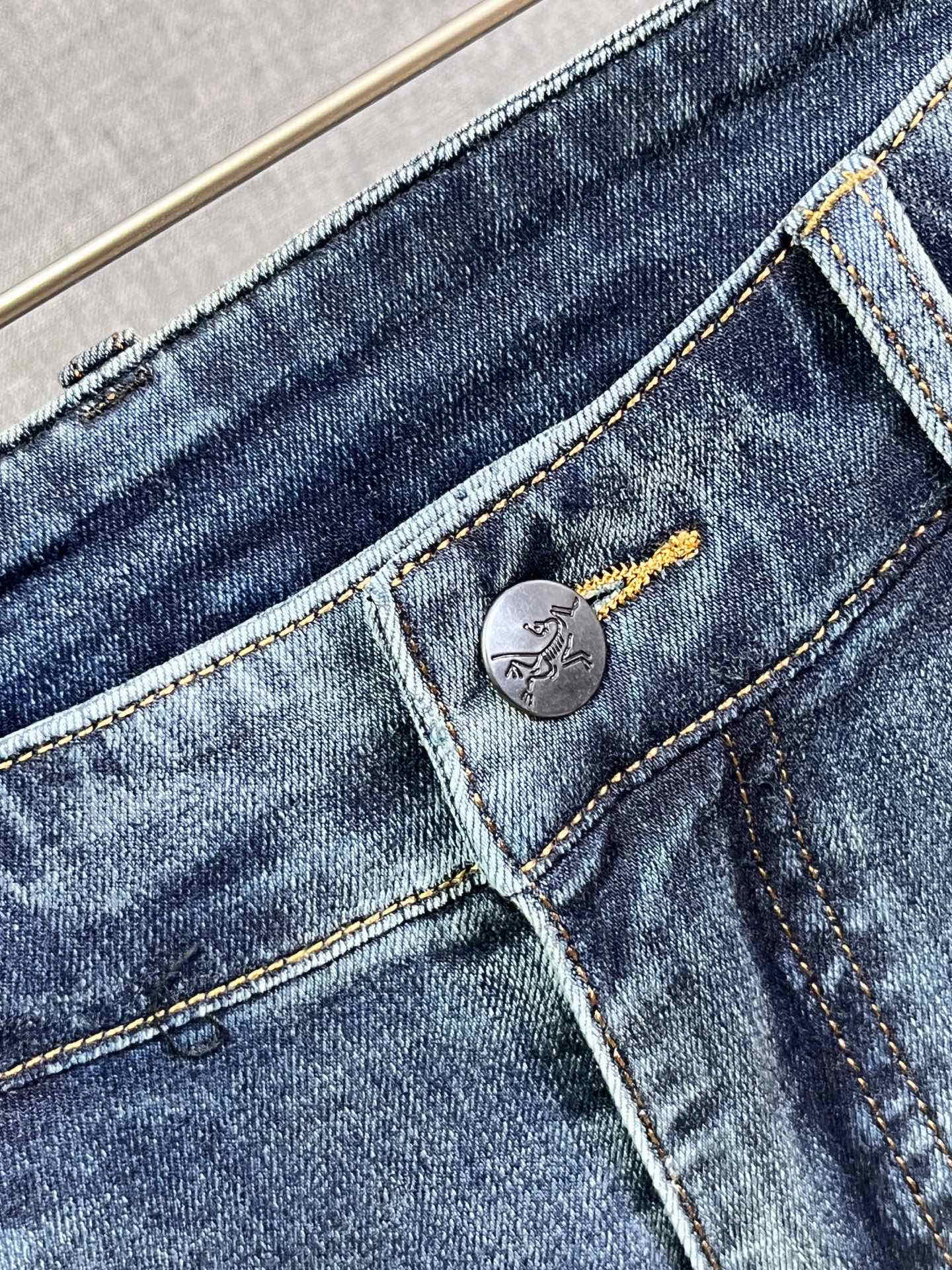 Luxurious and Classy Spring/Summer Jeans: The Original Bird Fashion Collection. - 图片 5